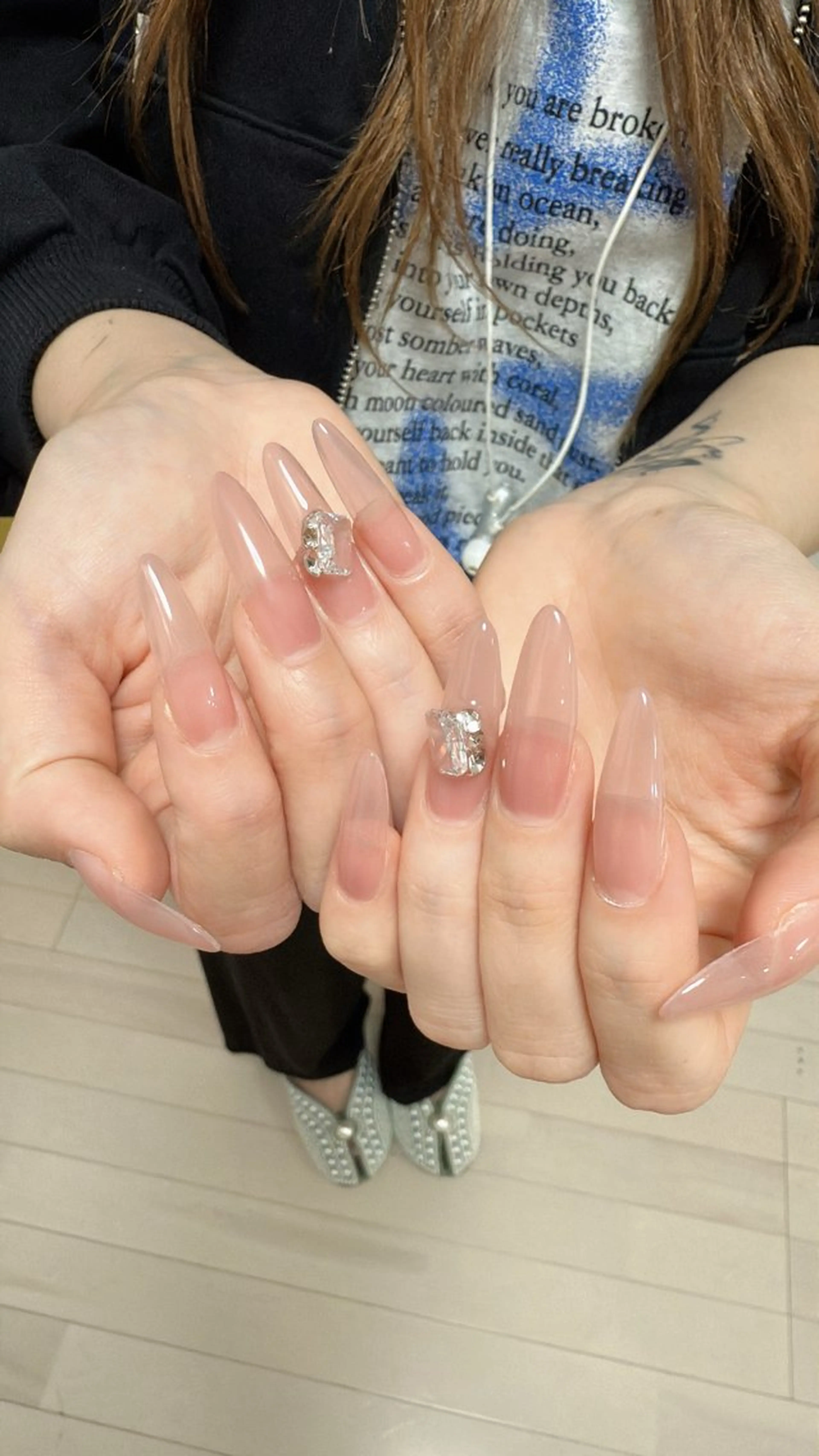 ネイル アートネイル オーロラネイル チークネイル フレンチネイル ガラスフレンチ ハンドネイル 🎀セ リ🎀のネイルデザイン