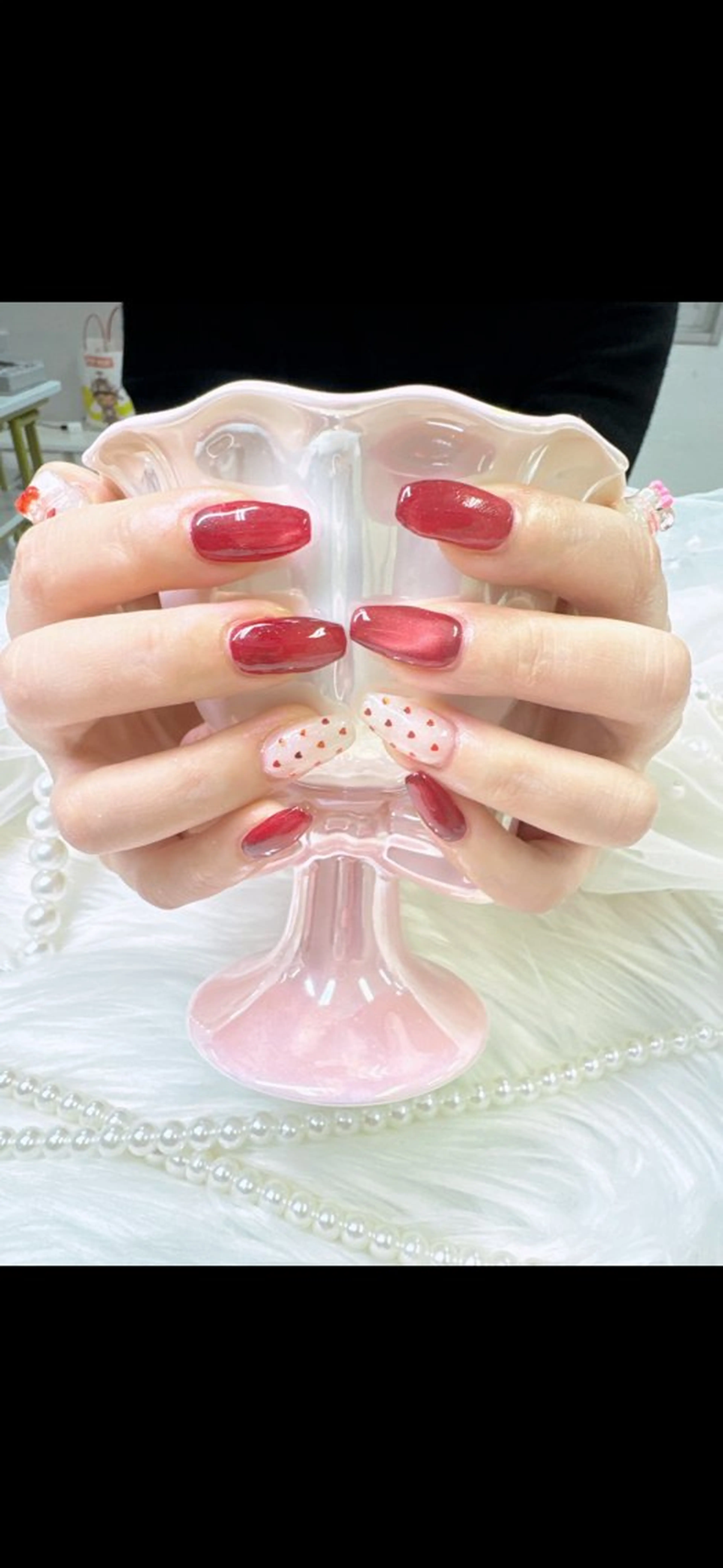 ネイル 成人式 フレンチネイル ジェルネイル ガラスフレンチ キラキラネイル ハンドネイル クイーンズネイル銀座所属・Queeens nailのネイルデザイン