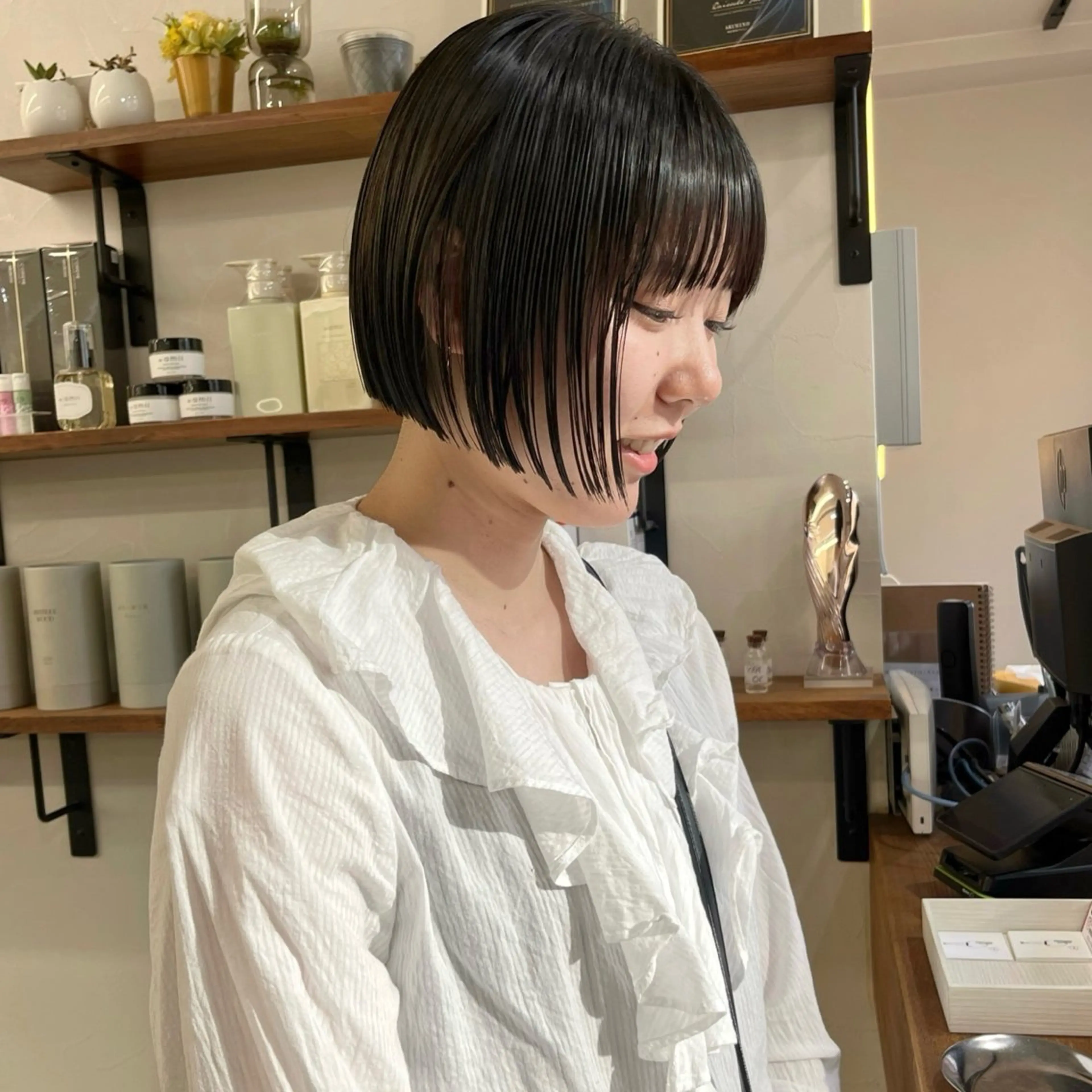 ショート カラー ブリーチ ブリーチなしカラー ボブ 髪質改善 レイヤーカット カット ヘアカラー トリートメント 朝がちょっと楽しくな るshort･bobのヘアスタイル