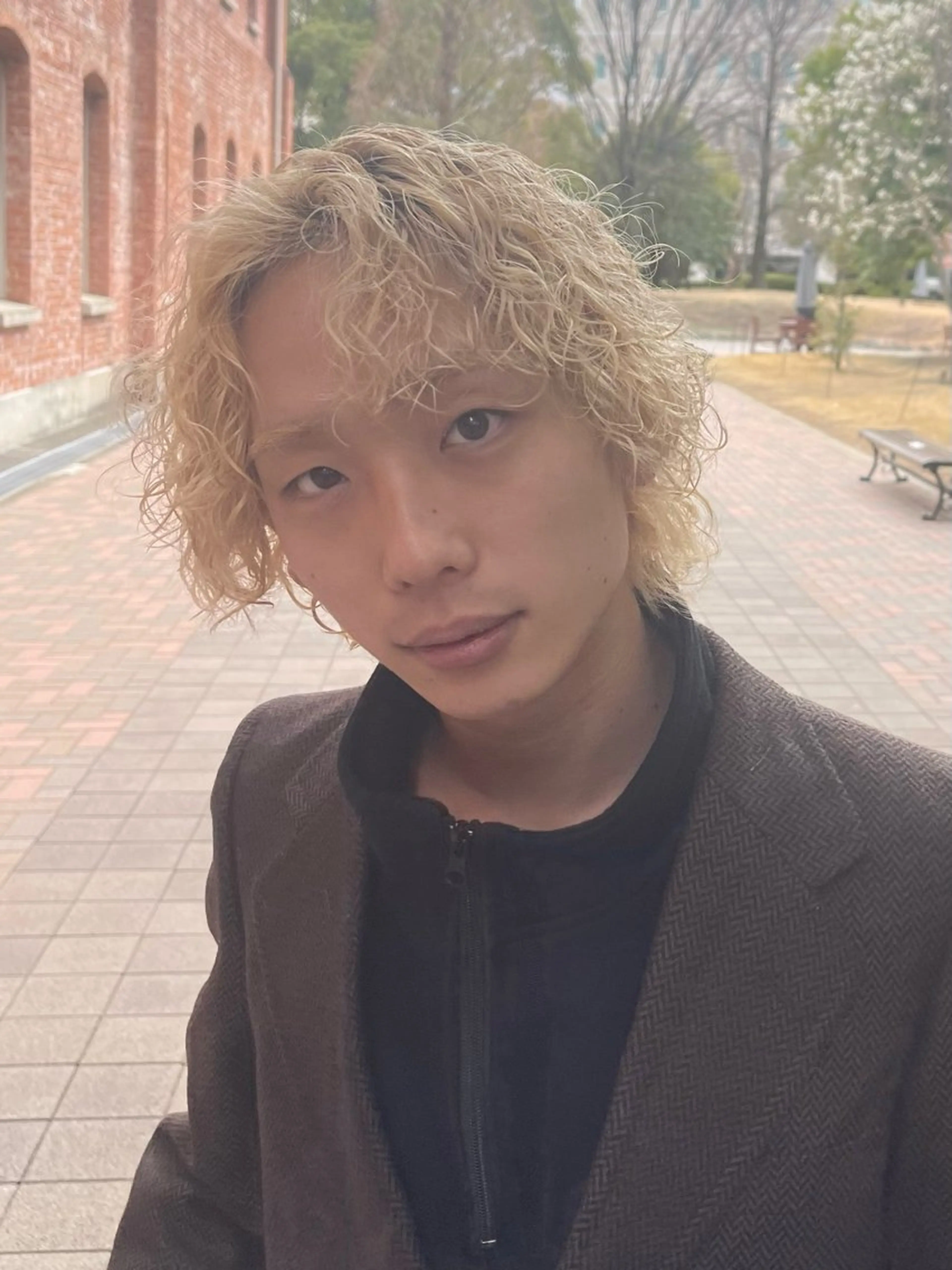 カラー メンズ メンズブリーチ メンズパーマ ブリーチ 抜きっぱなしブロンド ケアブリーチ カット ヘアカラー トリートメント メンズカット パーマ[佐橋]のヘアスタイル