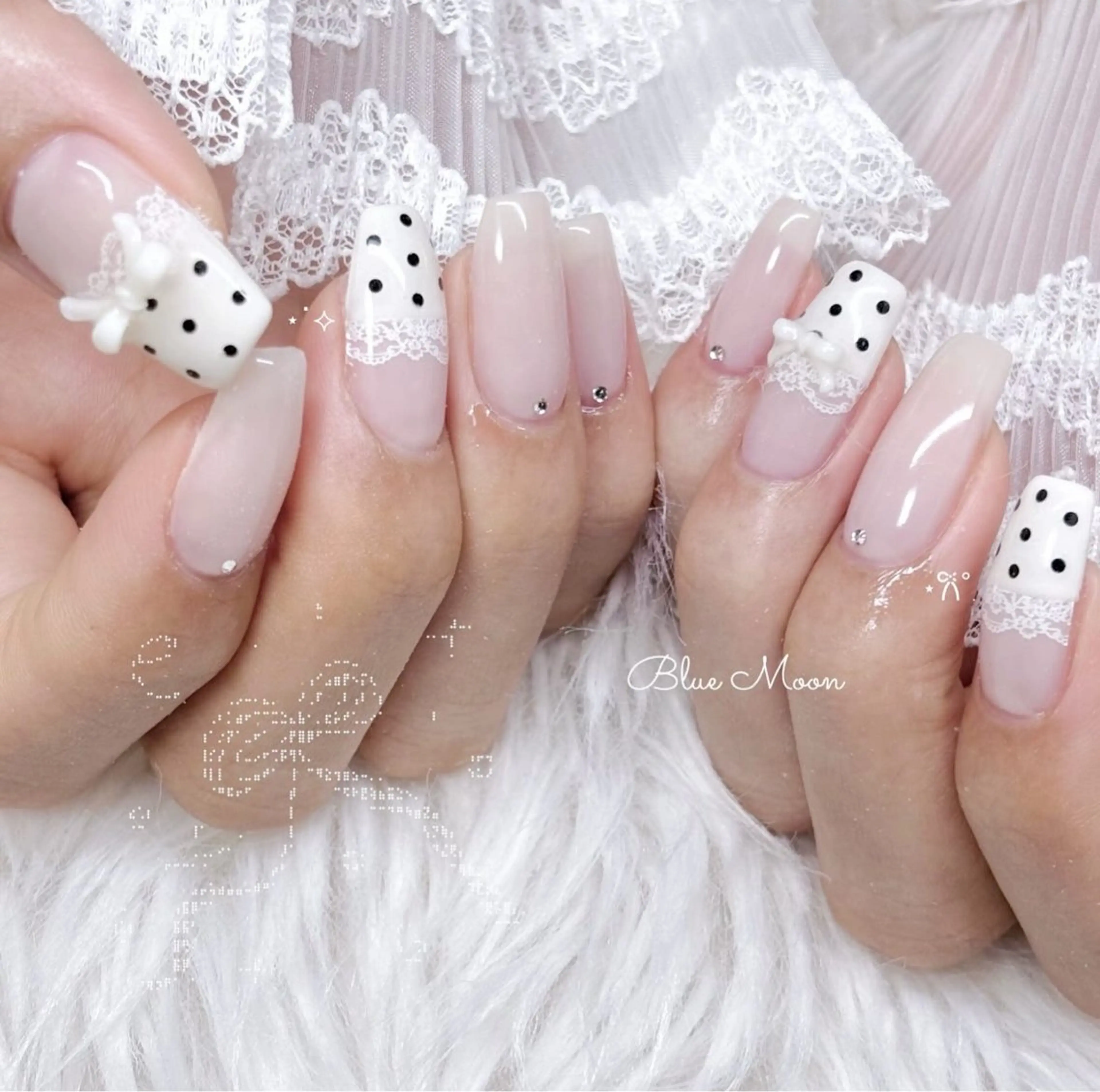 ネイル リボン ストーンネイル ハンドネイル フットネイル ハンドケア nail salon Blue Moonのネイルデザイン