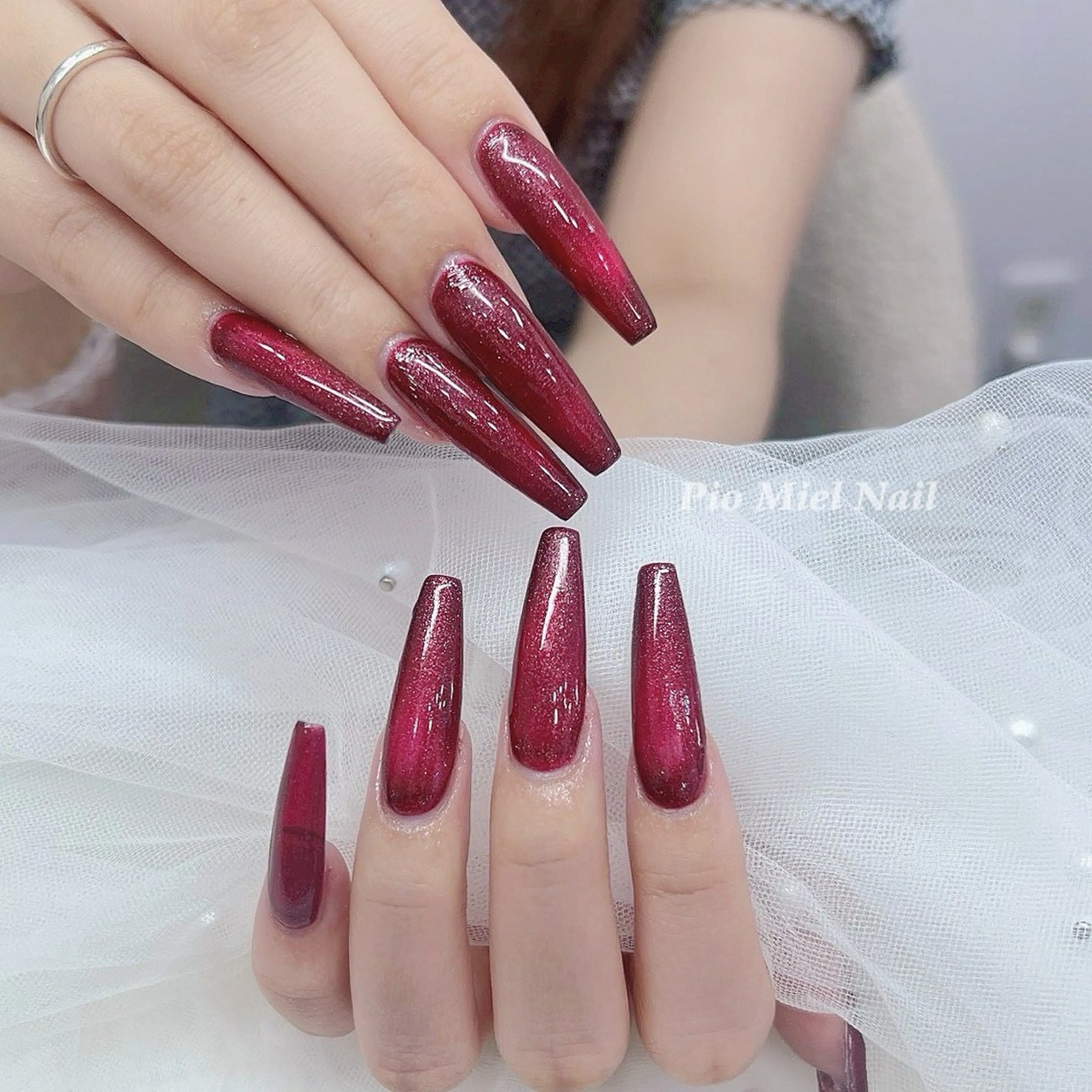 ネイル ボルドー グラデーション ラメ(グリッター) ロングネイル マグネットネイル ハンドネイル momo 長さだしのネイルデザイン