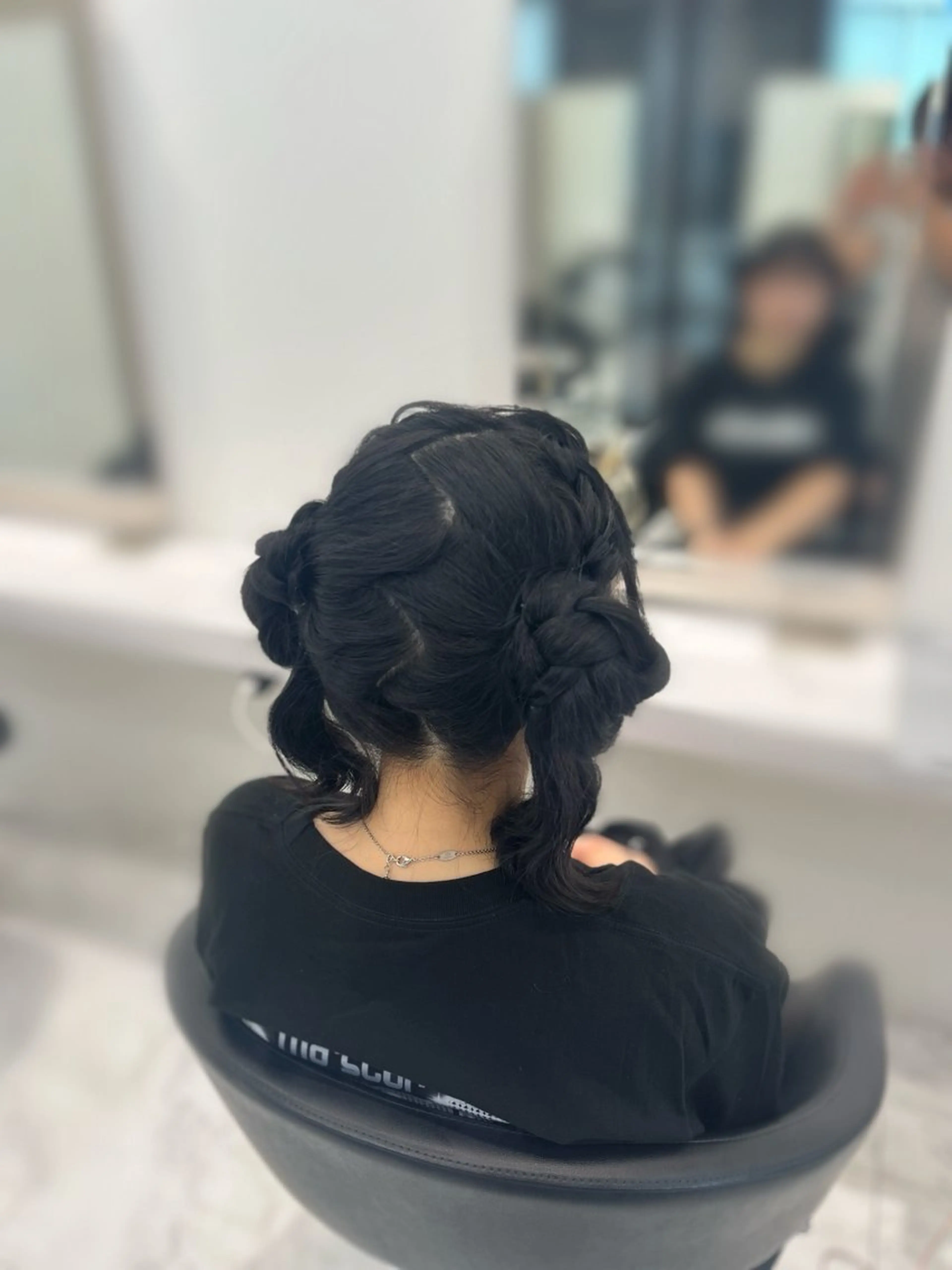 ロング ヘアアレンジ ヘアセット うる艶モテカラー💞 盛れるヘアメ👧🏻のヘアスタイル