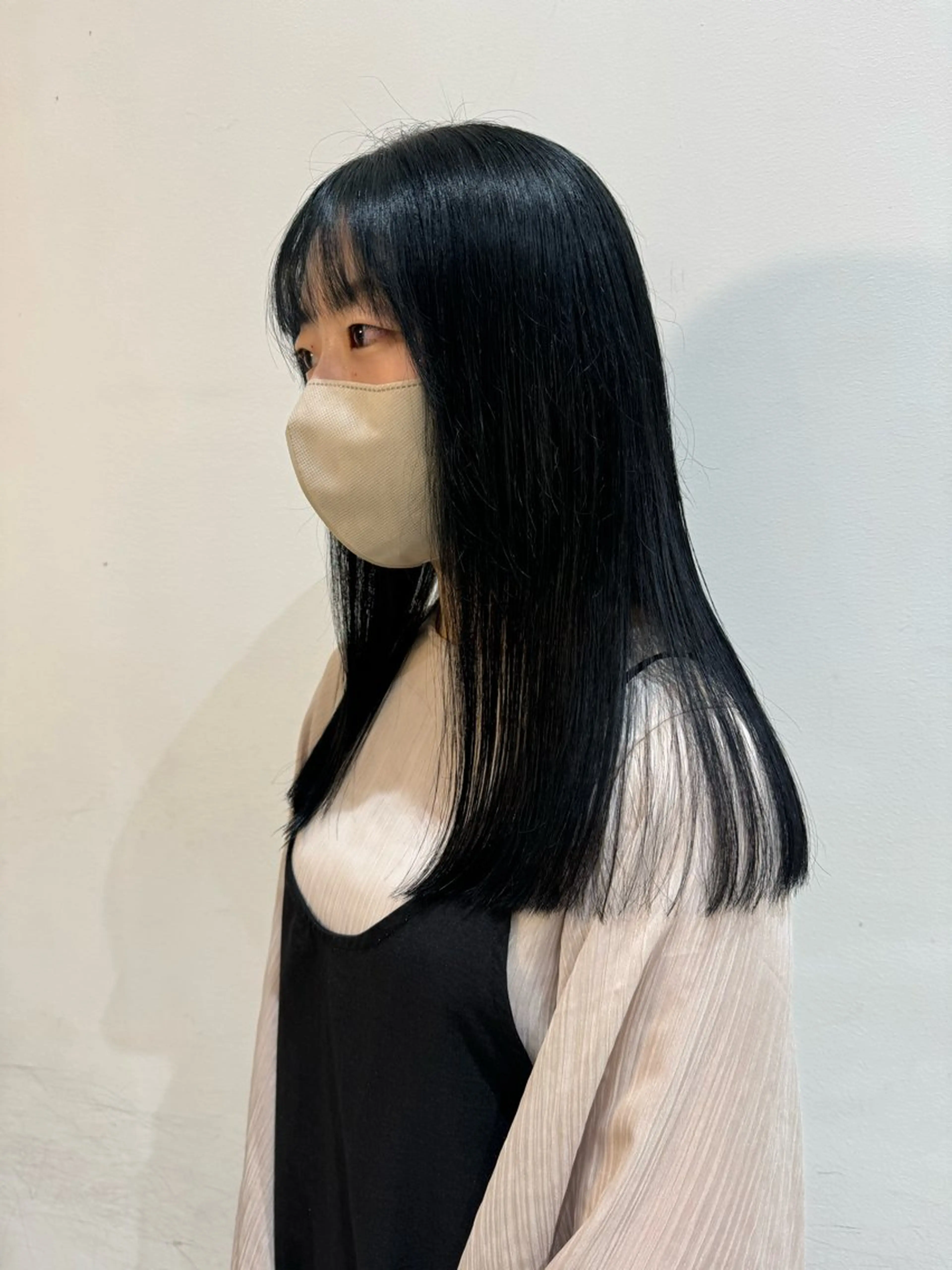 ロング カラー 黒髪 ブルーカラー ブルーブラック 吉留 文月のヘアスタイル