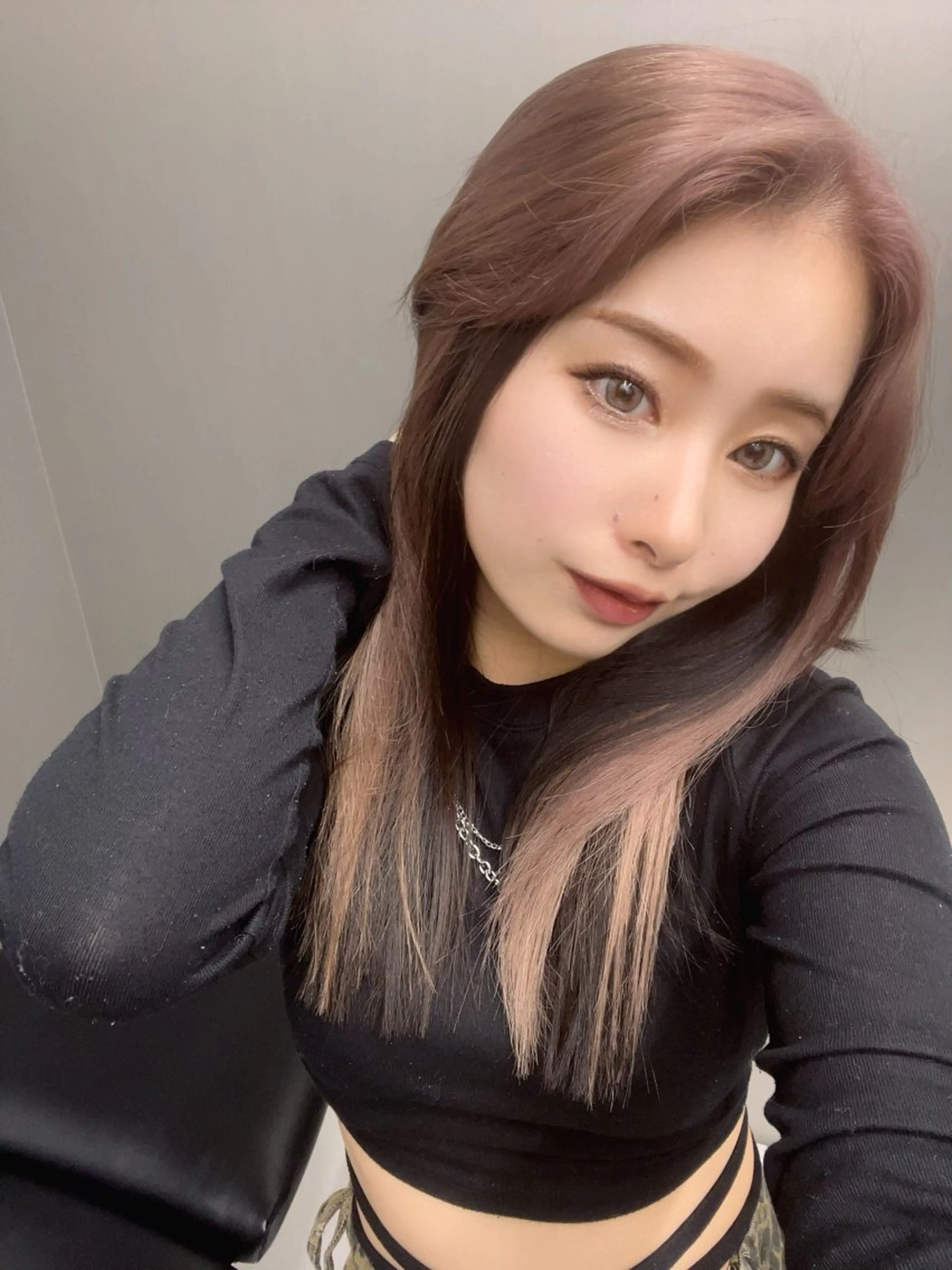 セミロング カラー ヘアカラー blau hair and care《ブラウ》所属・MARU.縮毛矯正 デザインカラーのヘアスタイル