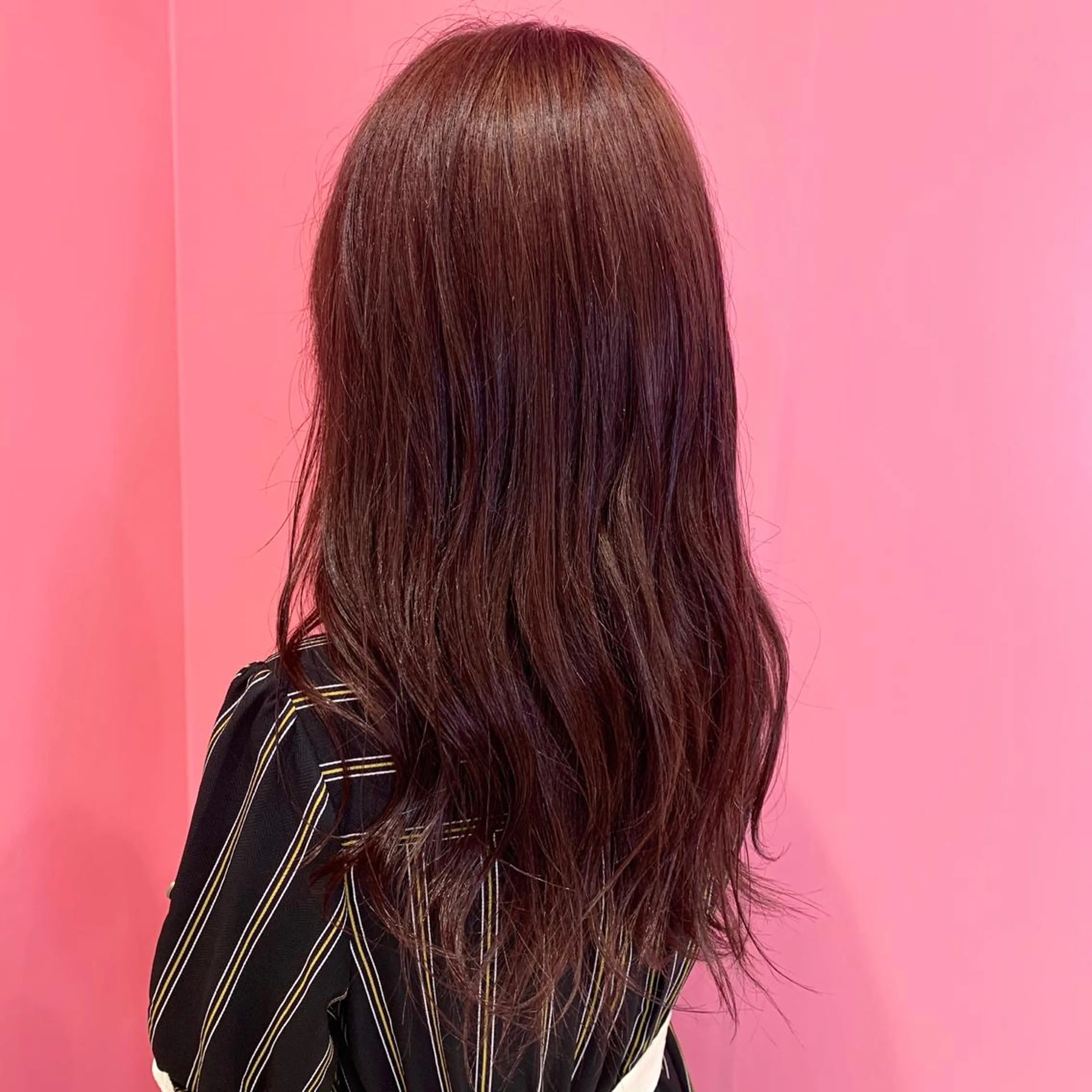 セミロング カラー レッドカラー バイオレットカラー ハッシュカット レイヤー池袋のヘアスタイル