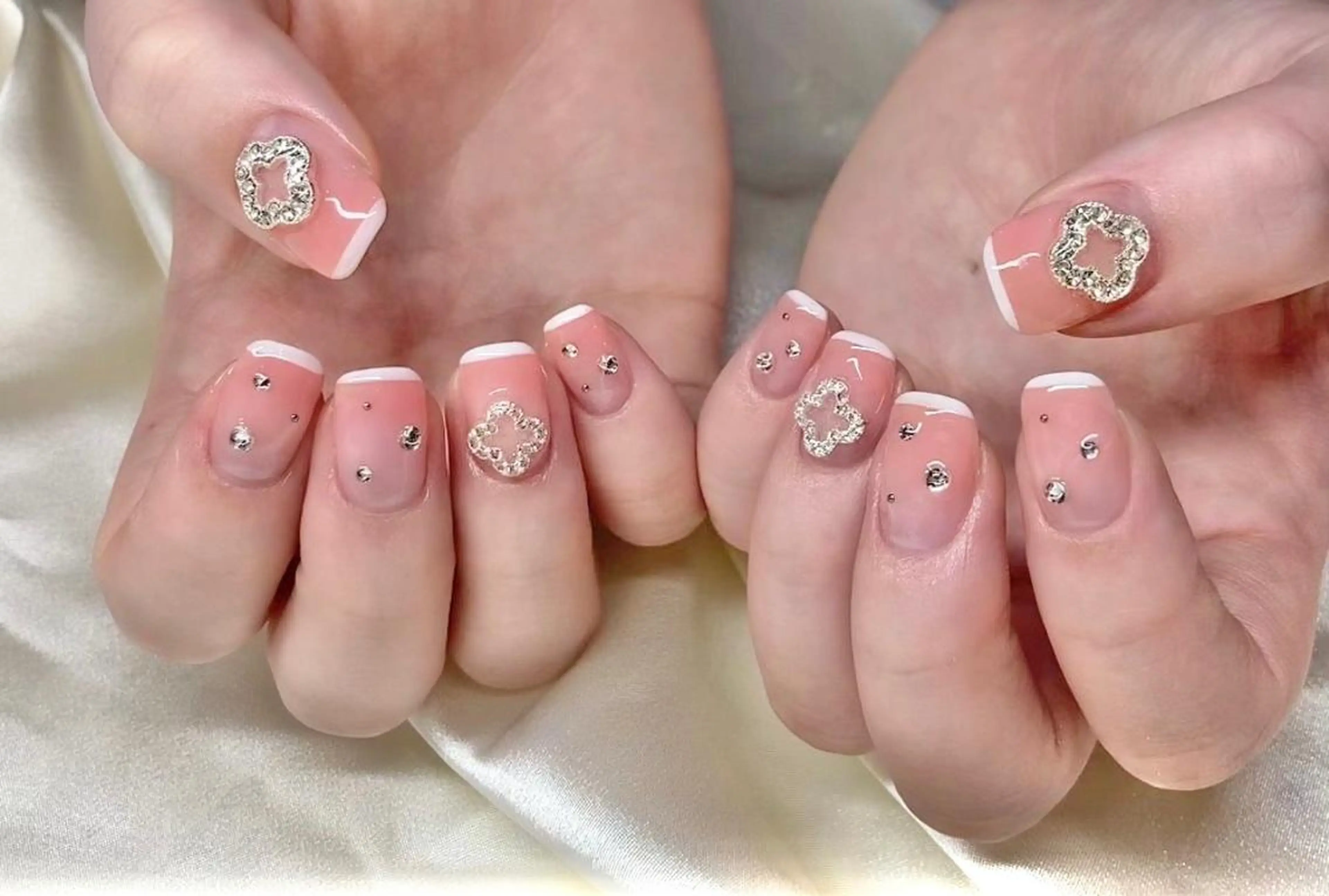 ネイル マツエク・マツパ アイブロウ 韓国風マツエク パリジェンヌラッシュリフト まつげパーマ ワンホンマツエク 長さ出し ハンドネイル Nail&eye Belire 新宿のネイルデザイン