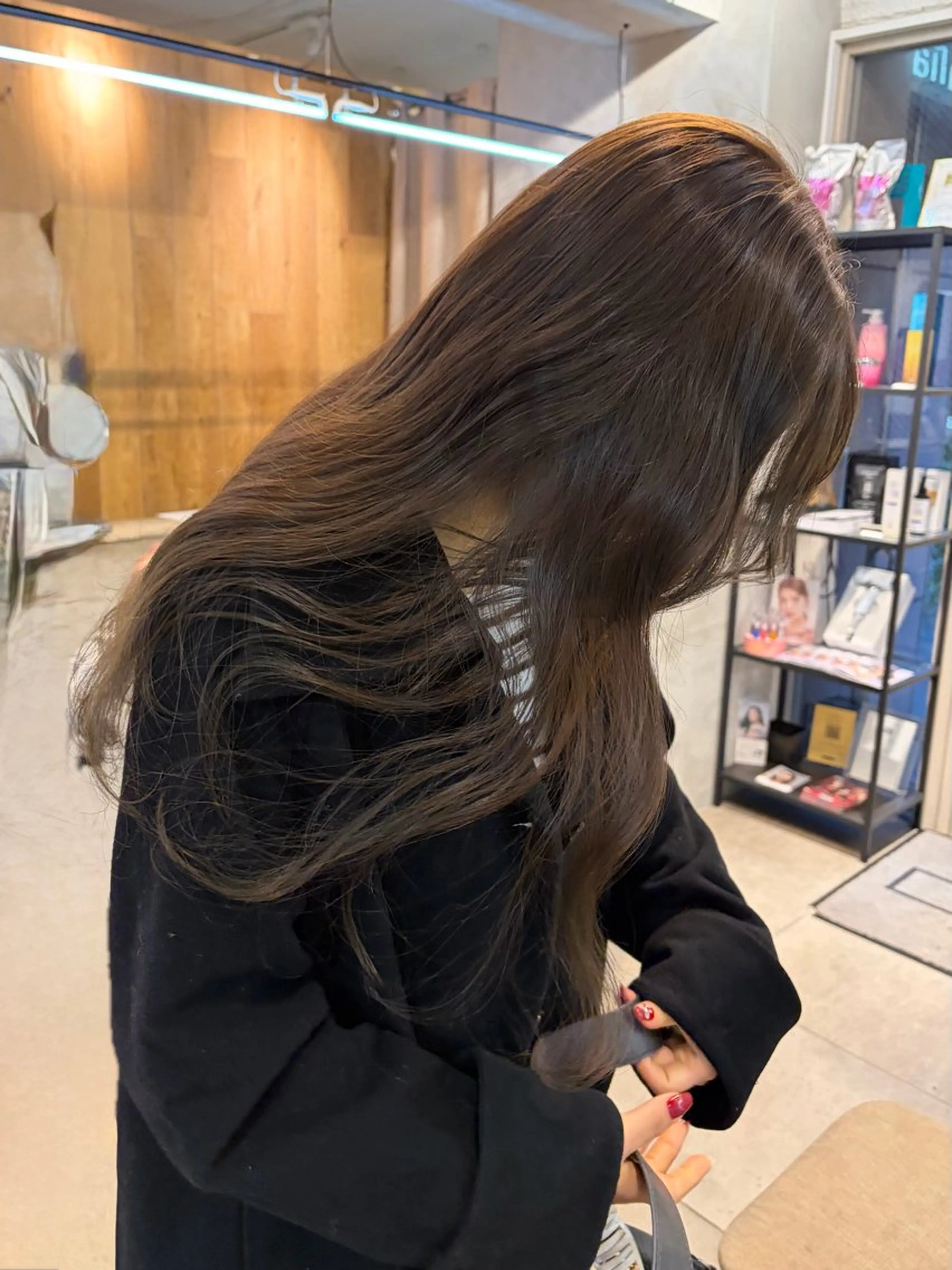 ロング カラー ミルクティー× グレージュMOMOのヘアスタイル