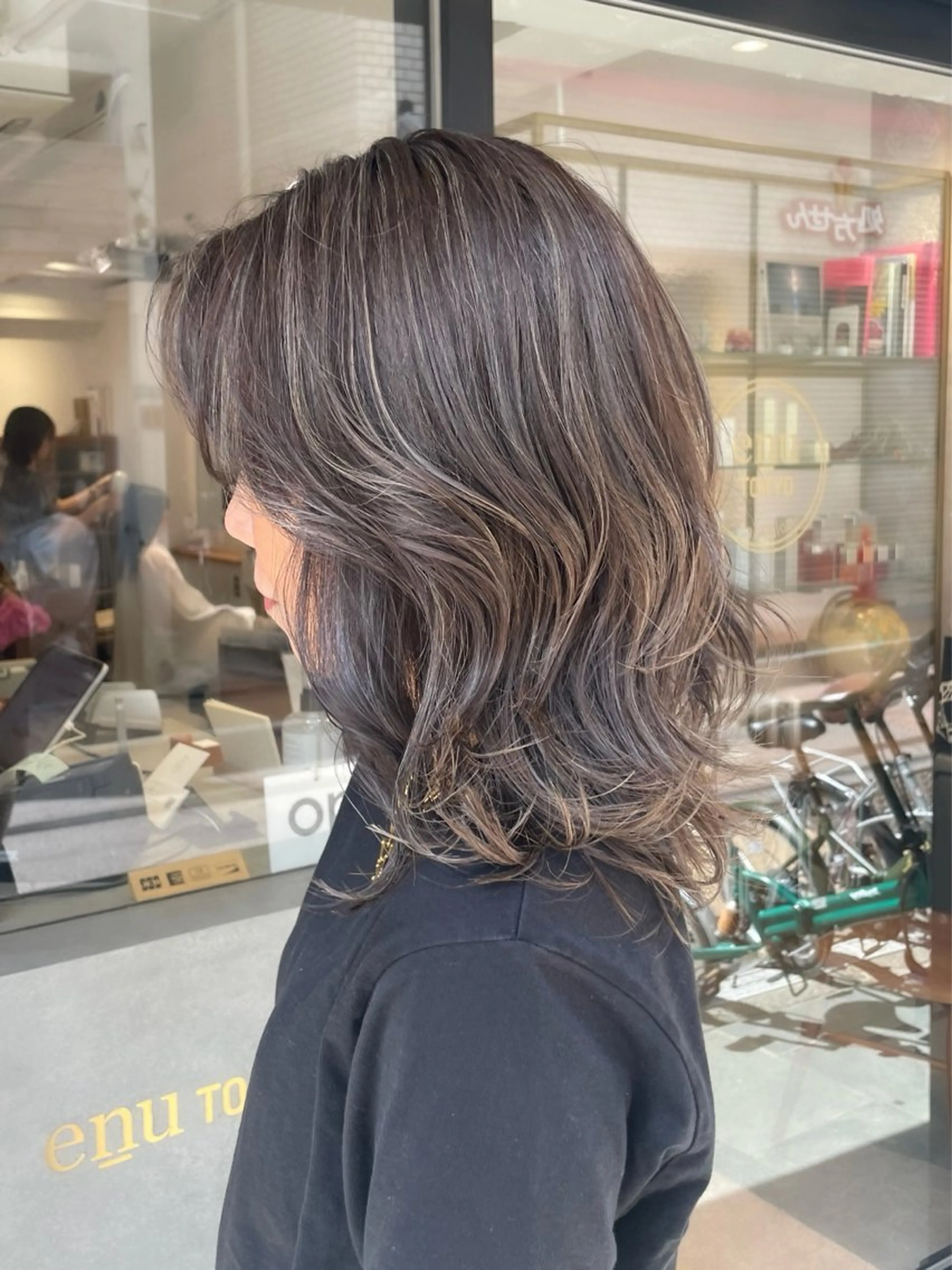 ミディアム カラー グレージュ ハイライトカラー ハイライト ナガミネアリサ/ 学芸大学/海外ヘアのヘアスタイル