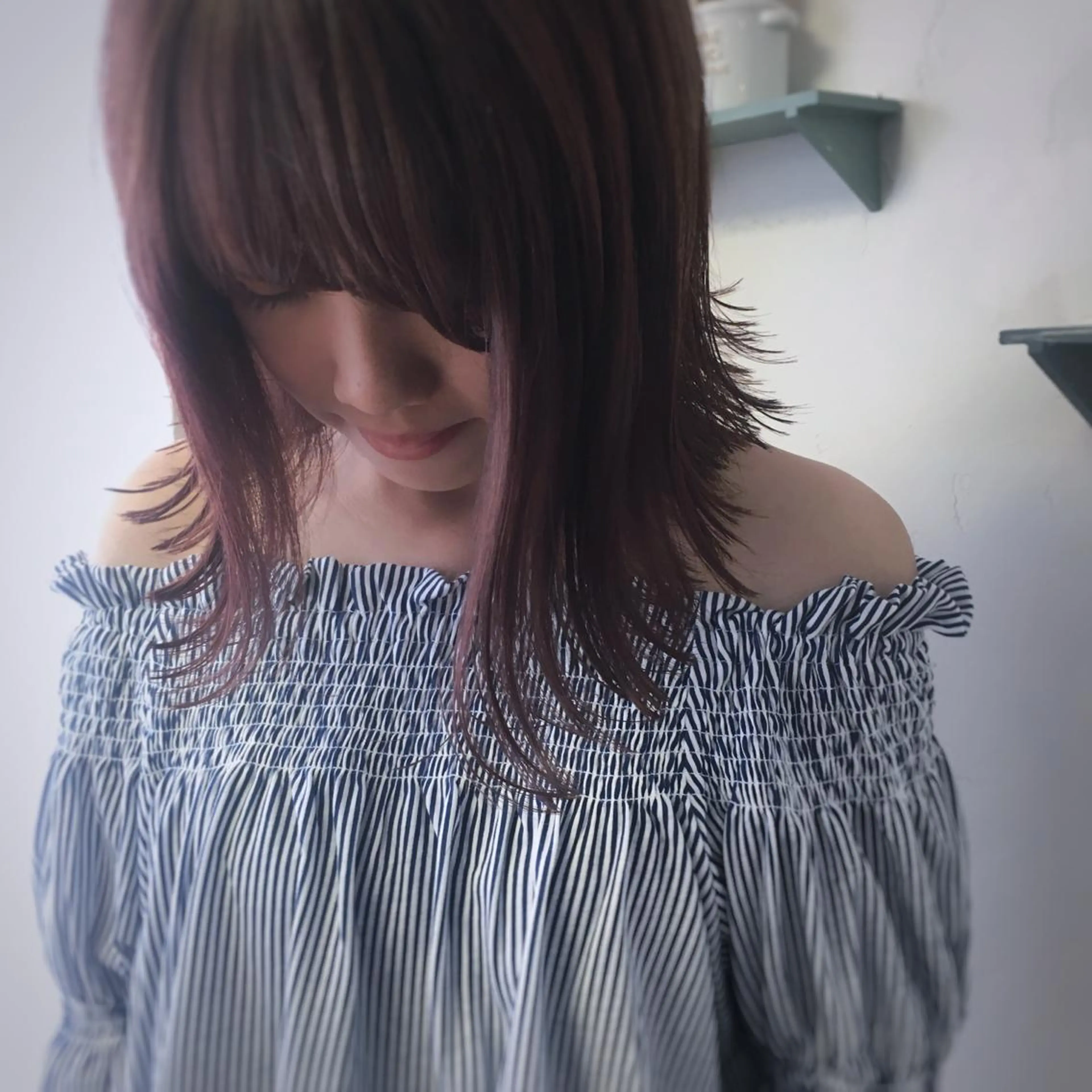 ミディアム カラー パーマ ヘアアレンジ アッシュ パープルカラー パープルアッシュ 推し活専用 【派手髪】飯野ゆかりのヘアスタイル