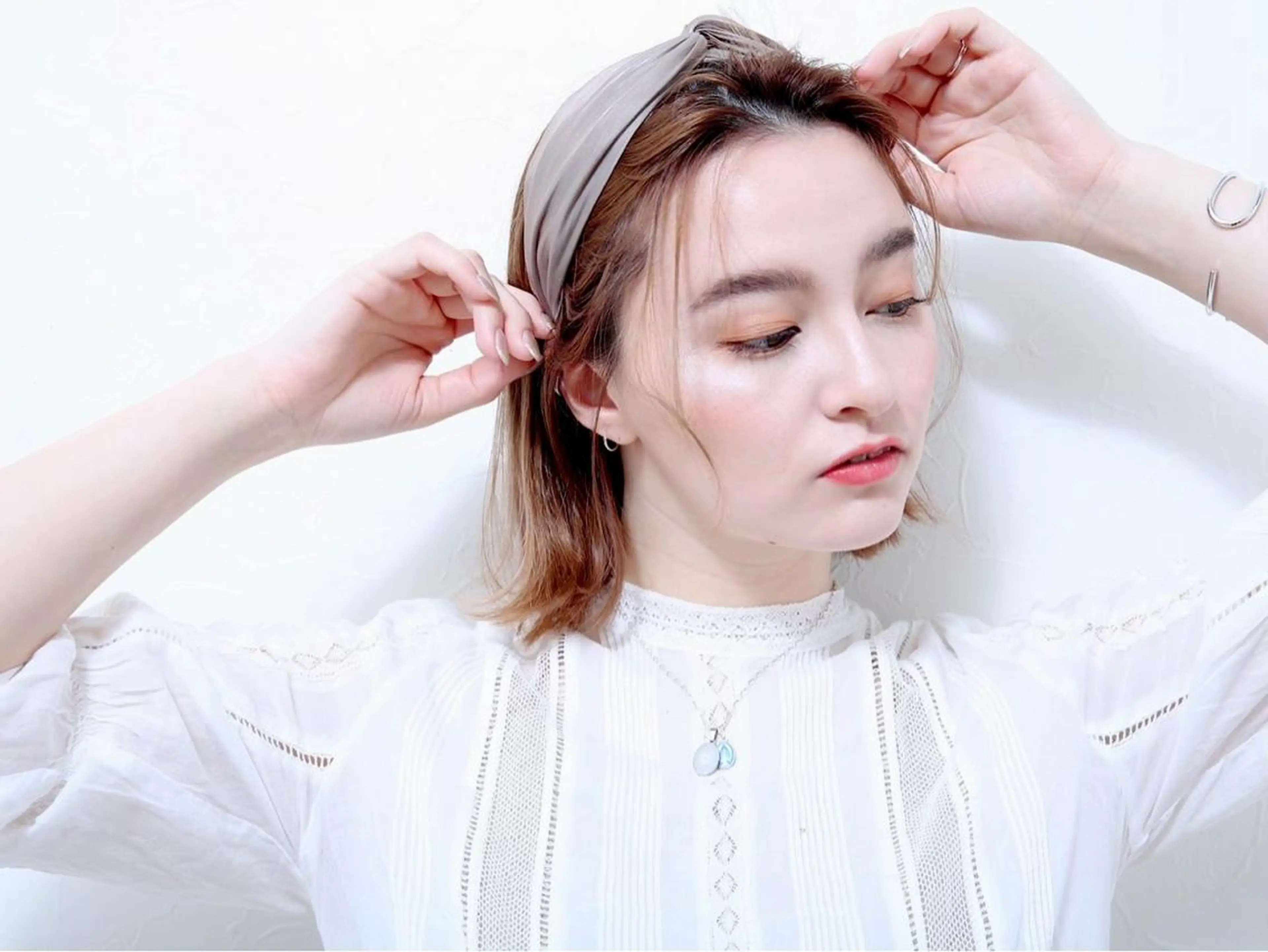 ミディアム ブリーチなしダブル/ レイヤーカット 小棹のヘアスタイル