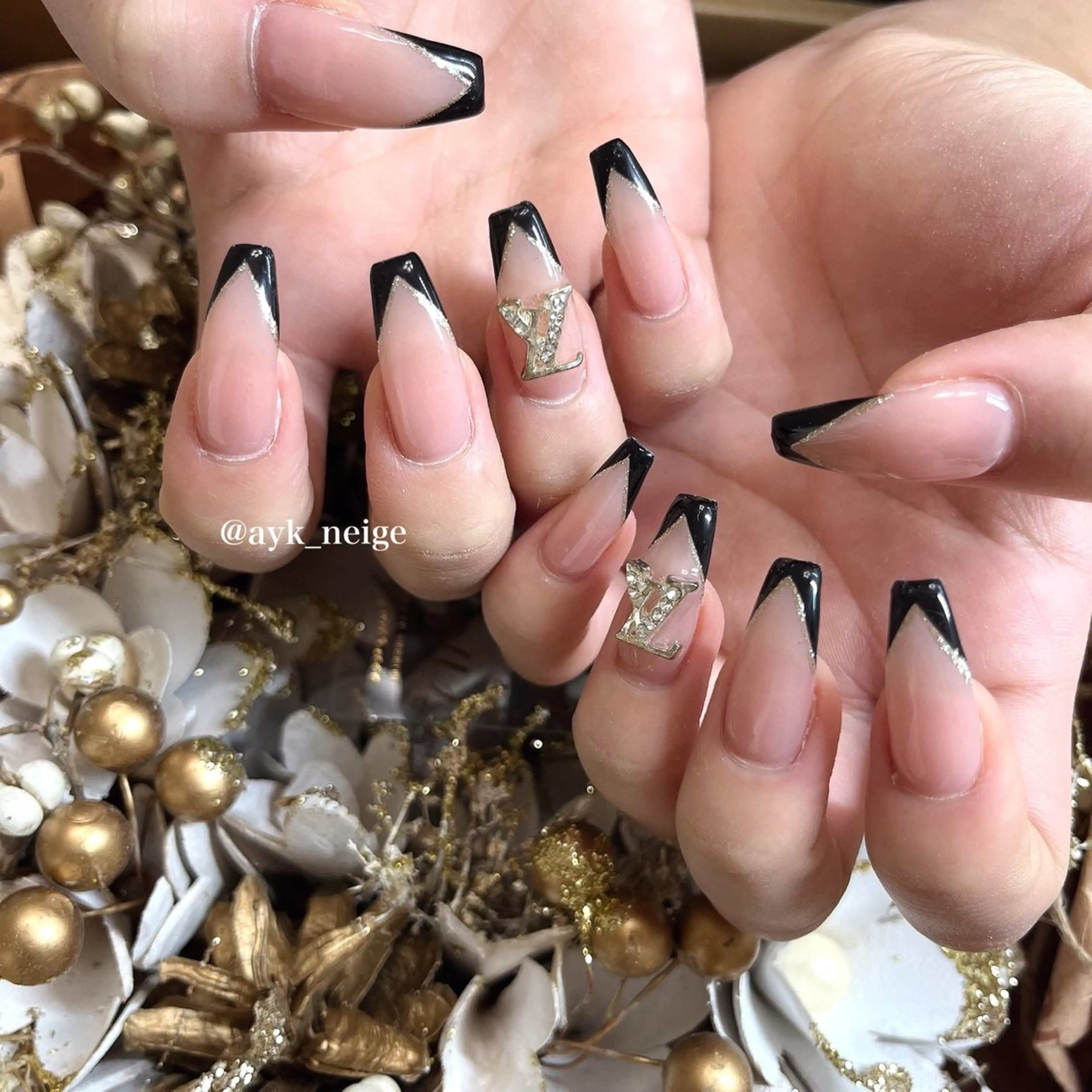 ネイル フットネイル キラキラネイル 韓国ネイル リボン シンプルネイル n'eige nail所属・大谷 綾香のネイルデザイン