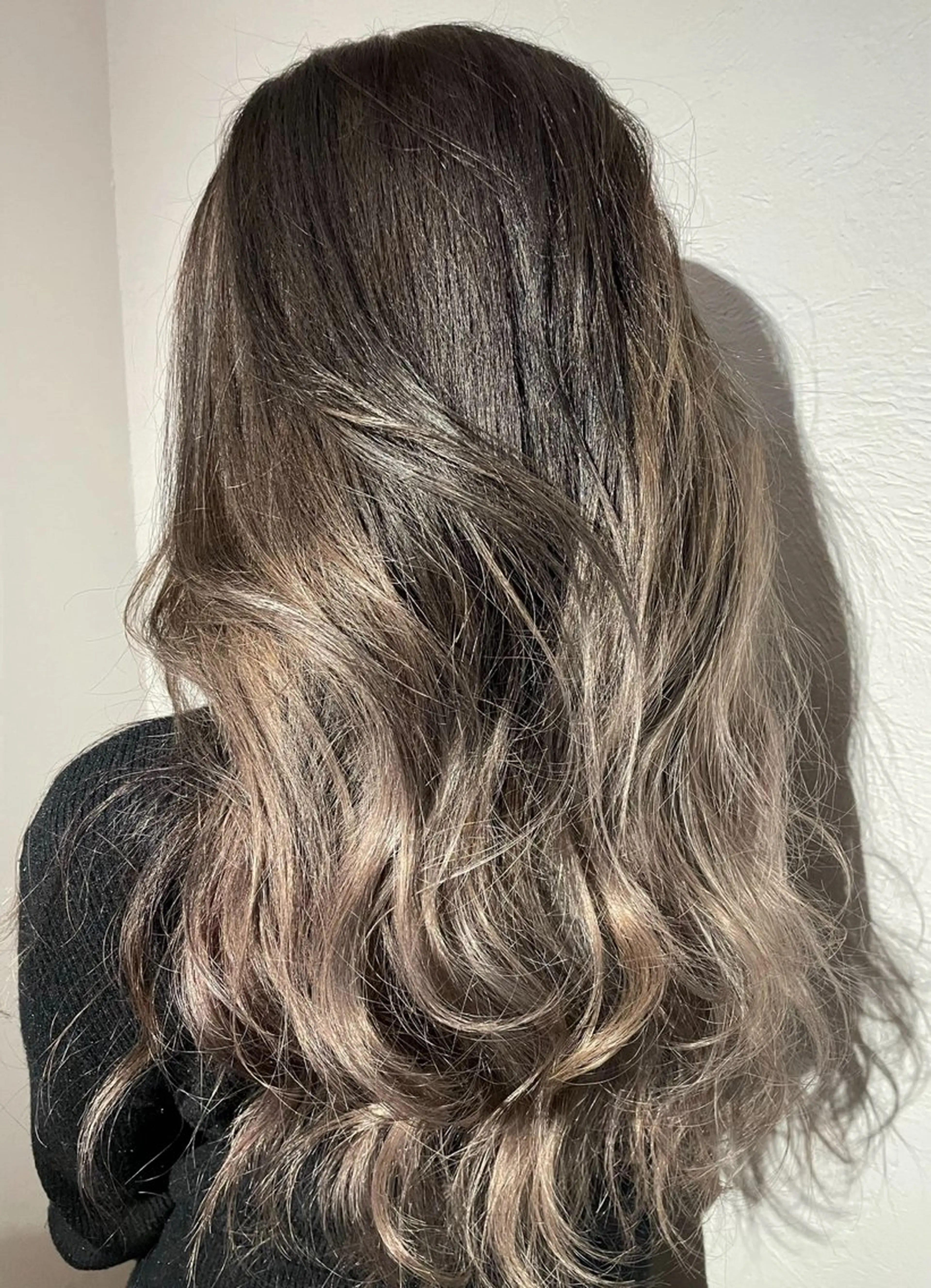 ロング ヘアカラー 飯星慧斗 /ブリーチ、縮毛矯正のヘアスタイル