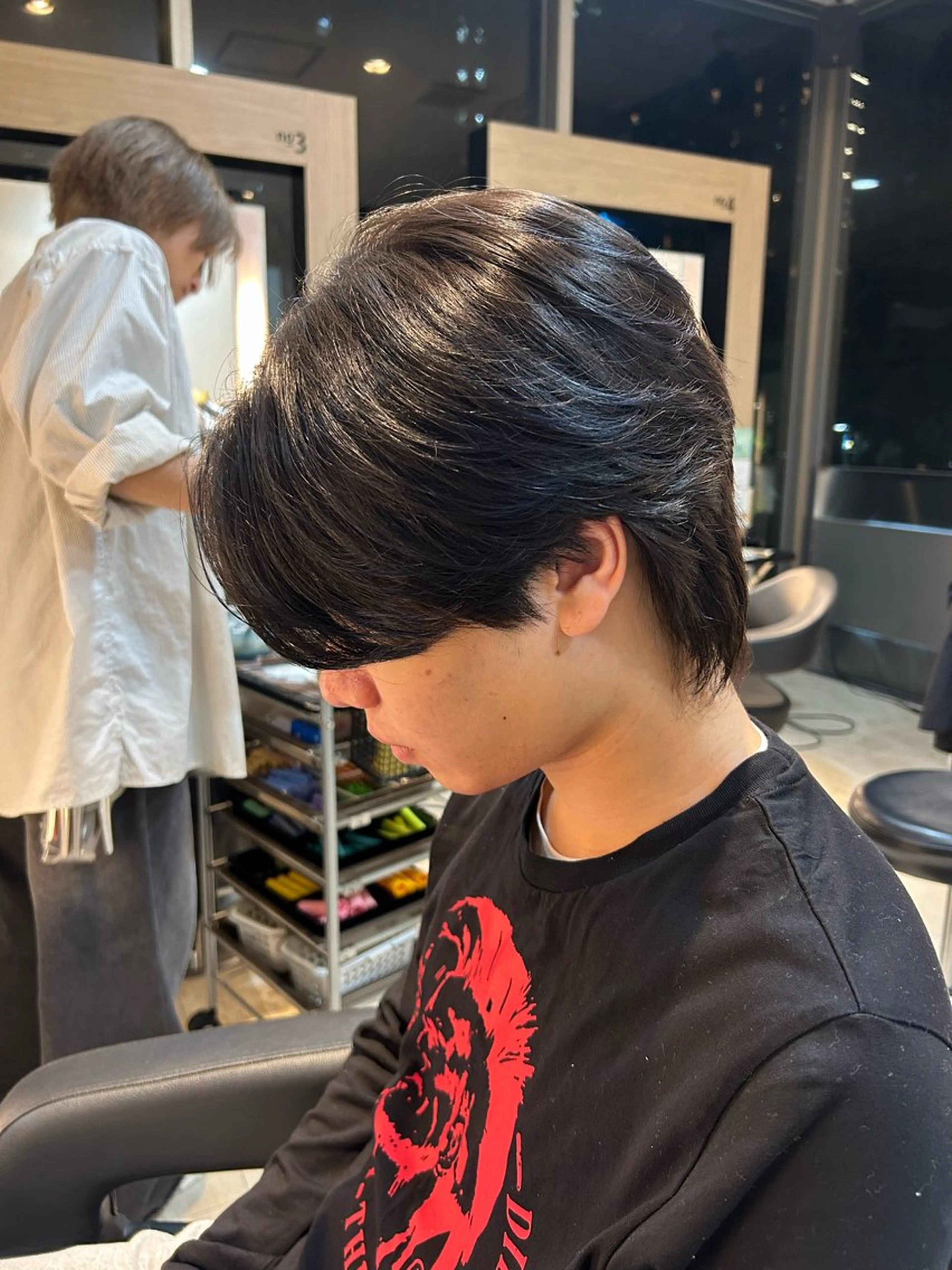 メンズ センターパート メンズ韓国風 刈り上げ メンズウルフカット ウルフカット カット 有働由良／ハイトーン ／韓国メンズヘアのヘアスタイル