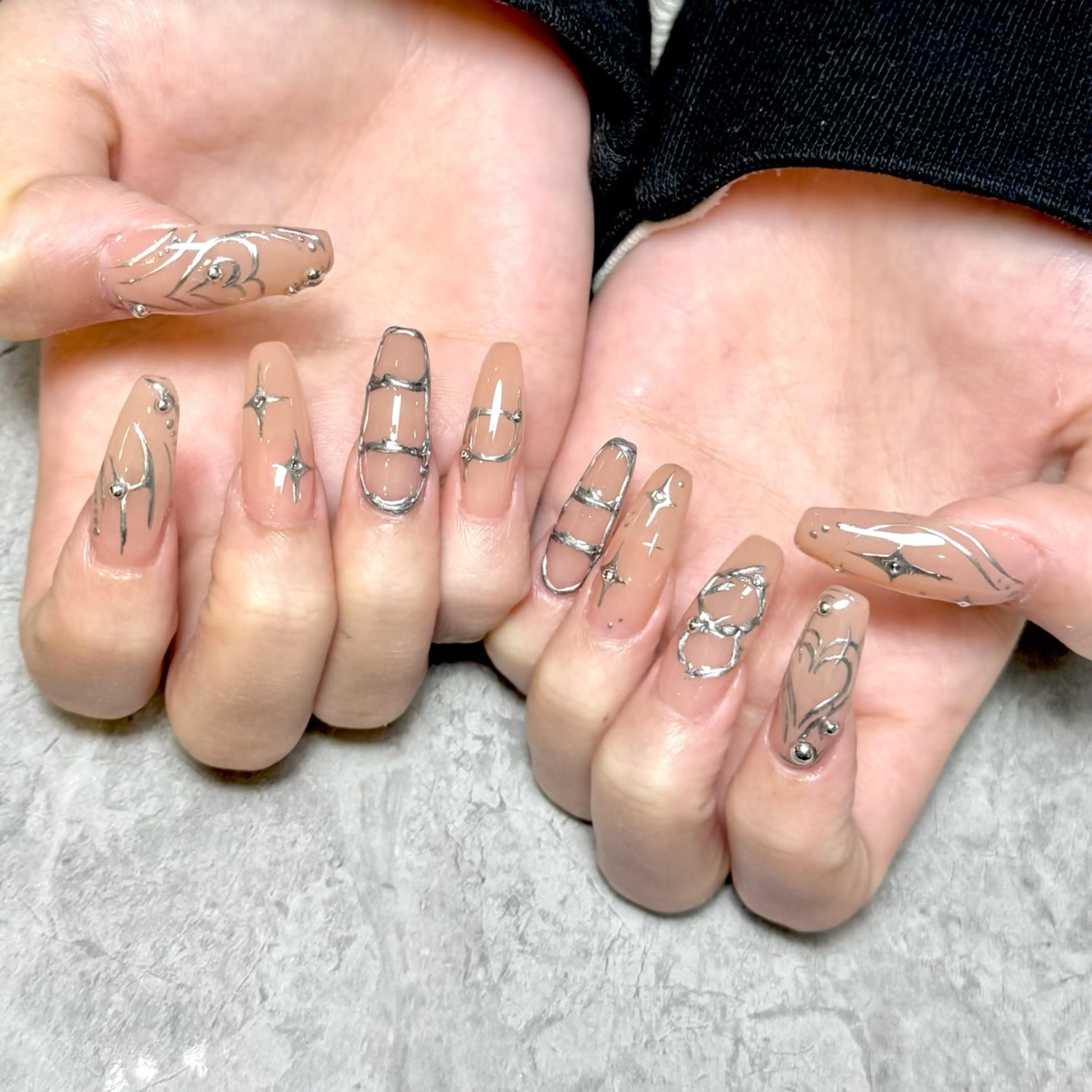 ネイル ハート キラキラネイル シルバー 冬ネイル ハンドネイル Nail Salon Lillion【リリオン】所属・lillion karenのネイルデザイン