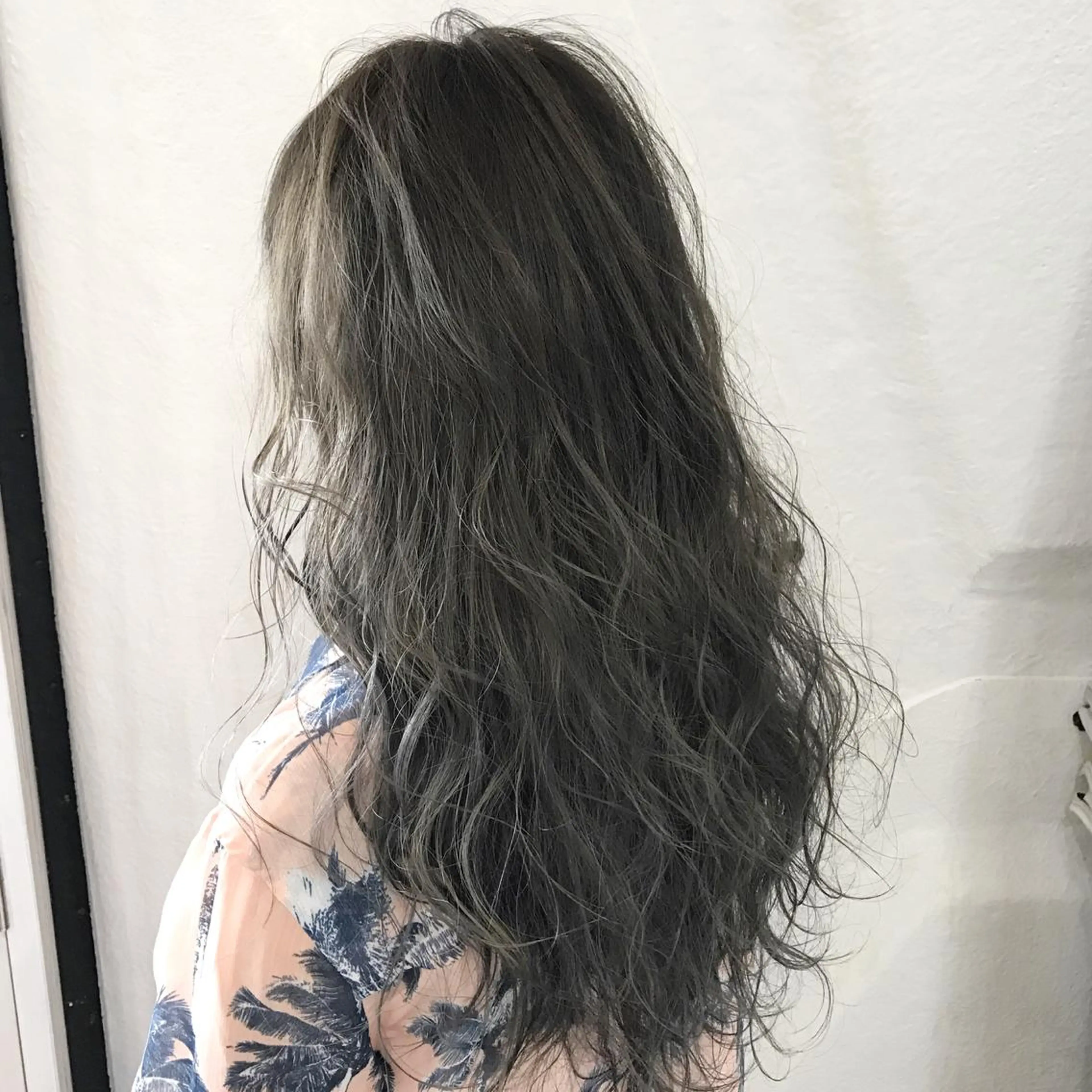 カラー ブリーチ ブルーカラー ブルーグレー 透明感カラー グラデーションカラー サロウィン所属・K-POP好き美容師 🇰🇷Kai.Yのヘアスタイル