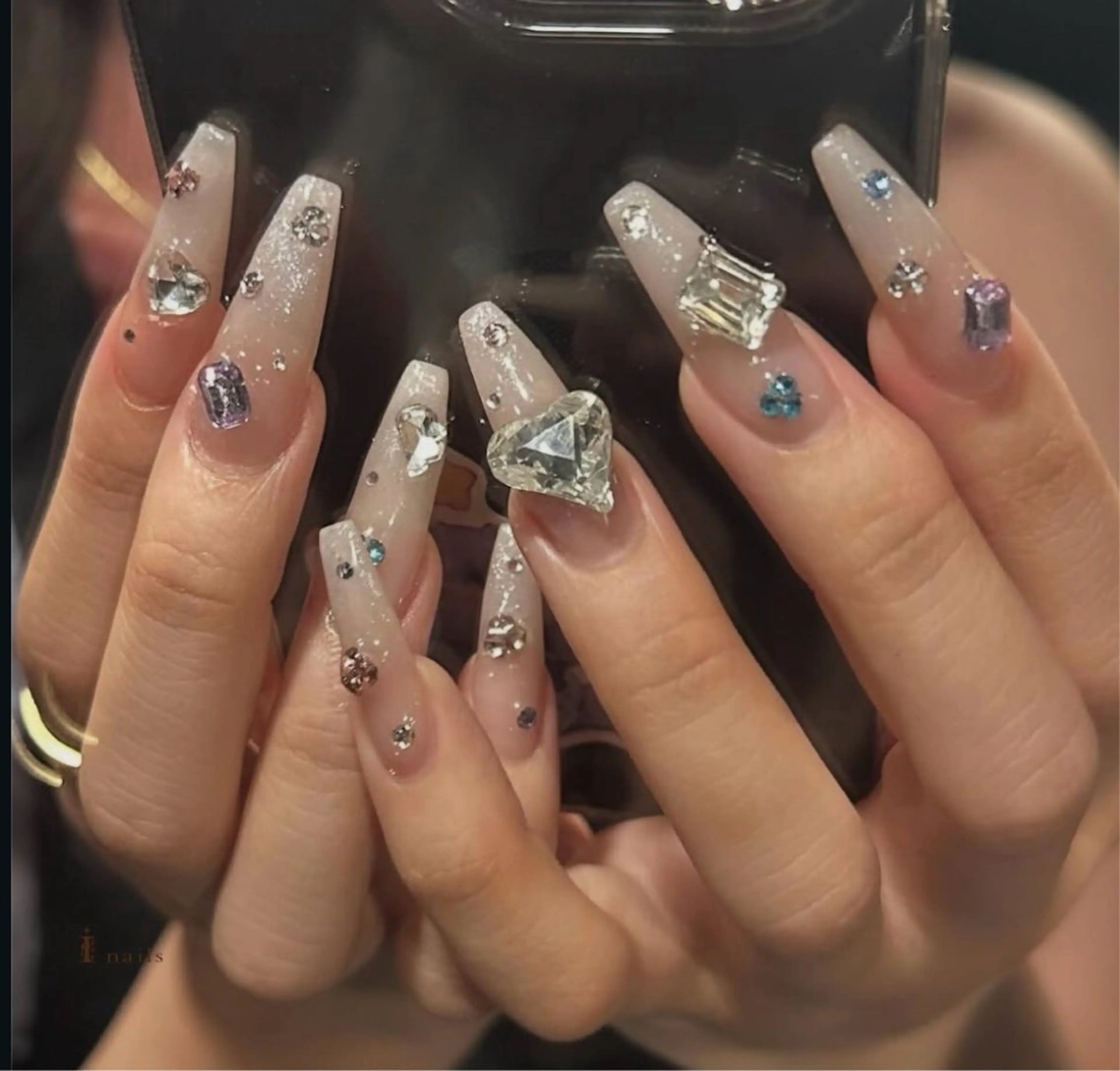 ネイル アートネイル ジェルネイル グラデーション マグネットネイル ニュアンスネイル ハンドネイル Ryu Nail Studio所属・Ryu Nail 新大久保のネイルデザイン