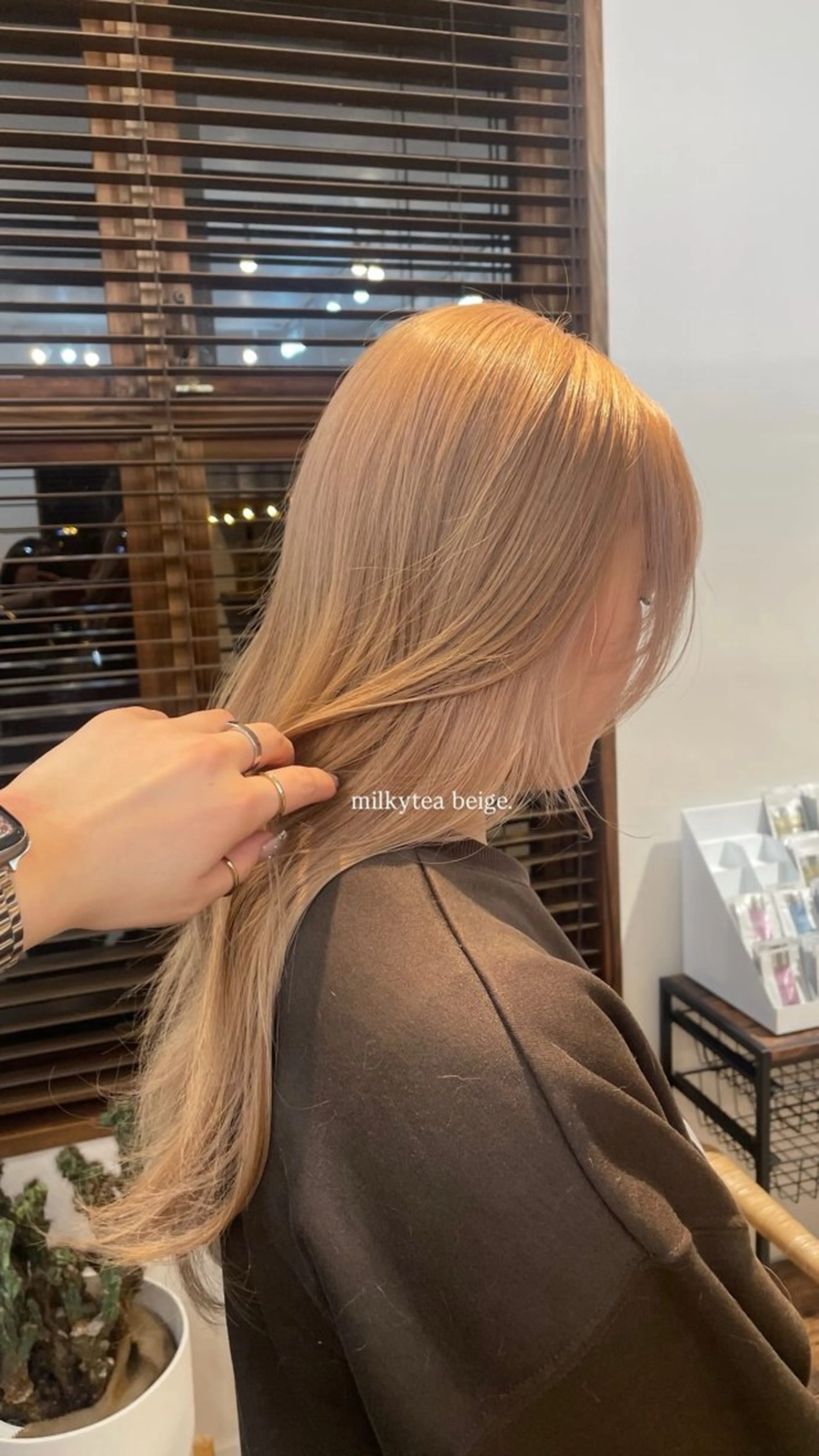 ロング niuniu所属・萩原 見咲のヘアスタイル