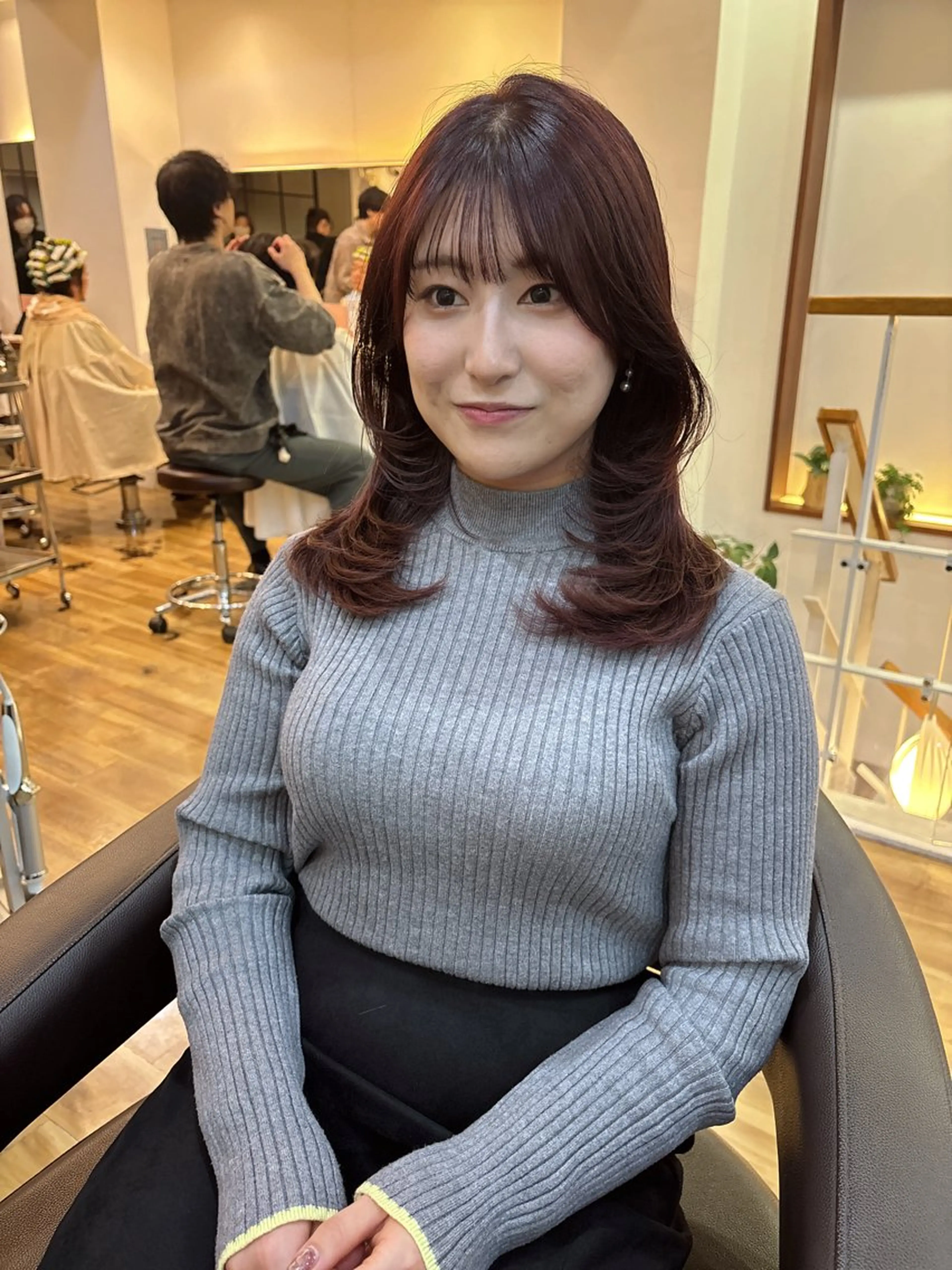 ミディアム カラー ピンクカラー レイヤーカット カット ヘアカラー トリートメント レイヤーカット /透明感/千葉怜寿のヘアスタイル