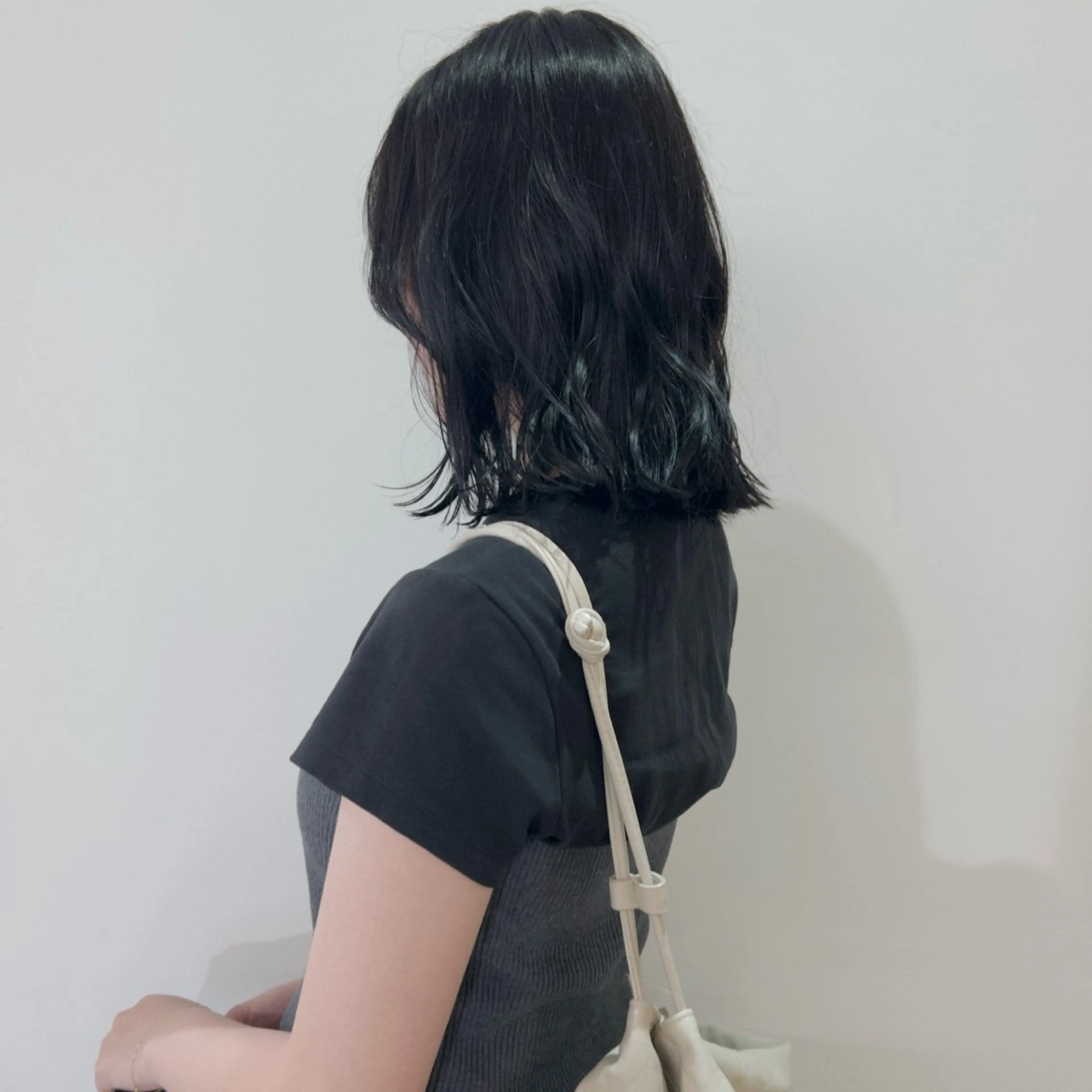 ミディアム カラー 透明感カラー 顔まわりレイヤー 顔周りカット ハッシュカット レイヤーカット ヘアカラー トリートメント nonoka オリーブ/グレージュのヘアスタイル