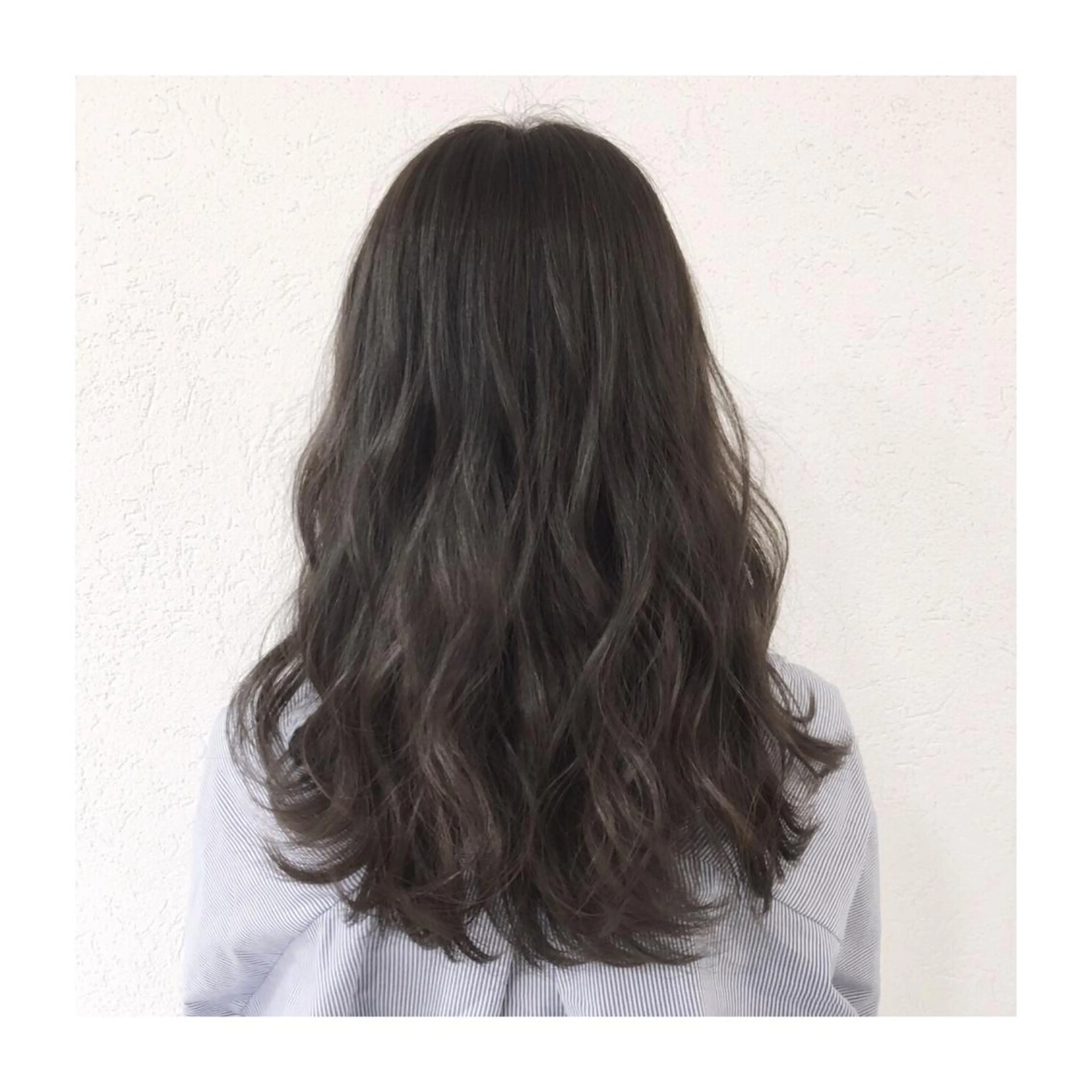 セミロング カラー biscohair 髪にドラマを。のヘアスタイル
