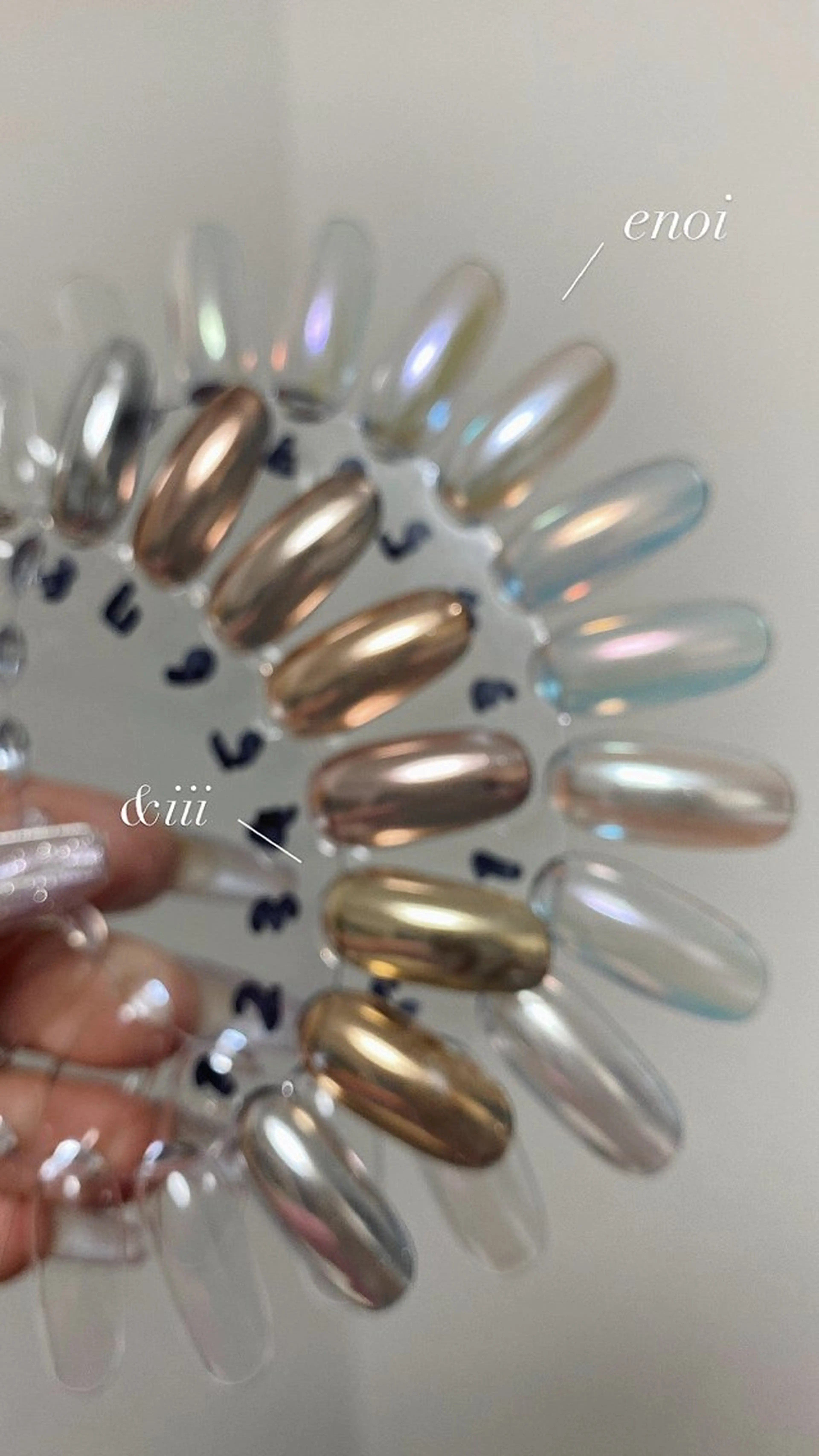 ネイル ミラーネイル femme💫 CARINAのネイルデザイン