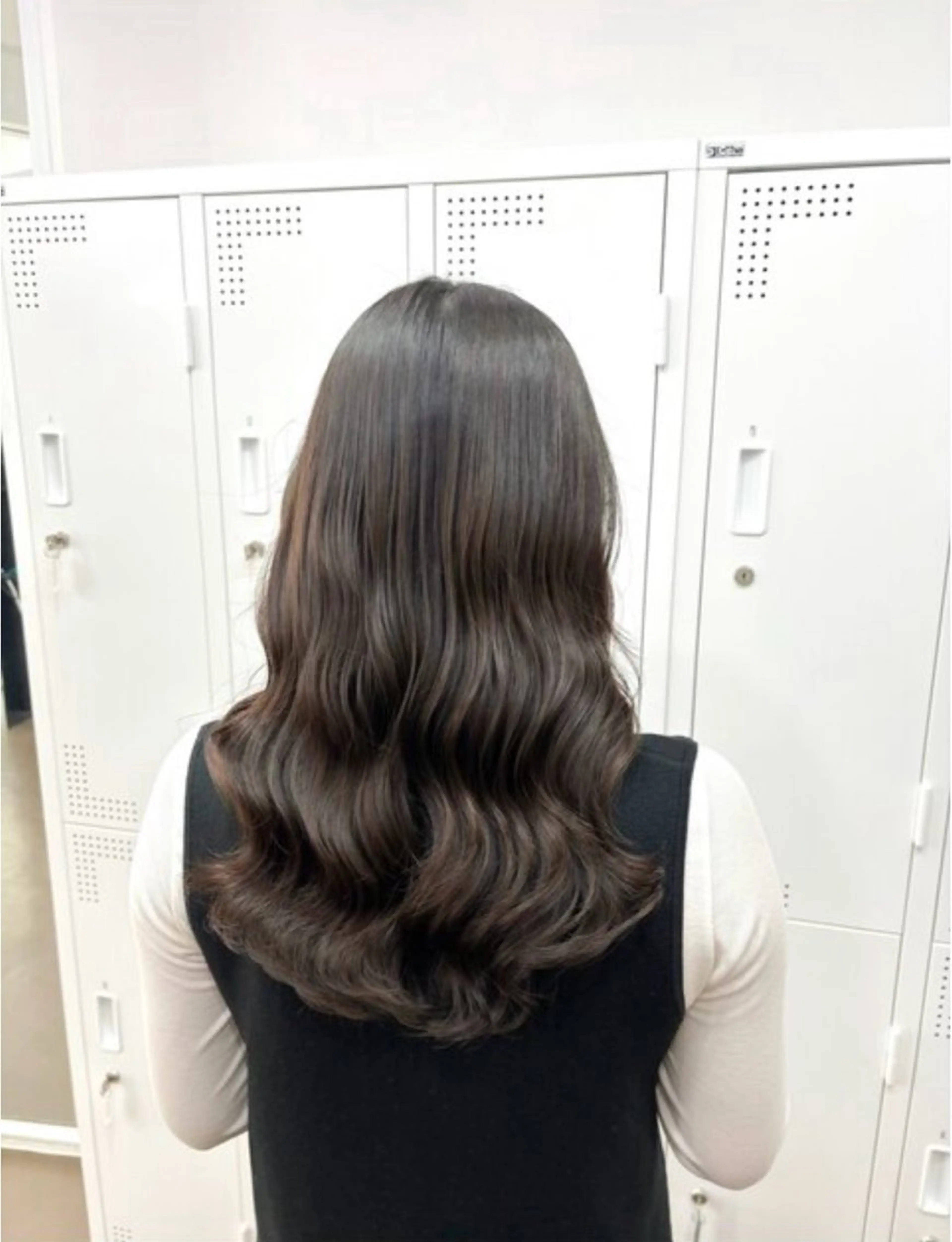 ロング カット パーマ シオン/艶髪/ 暗髪カラーのヘアスタイル