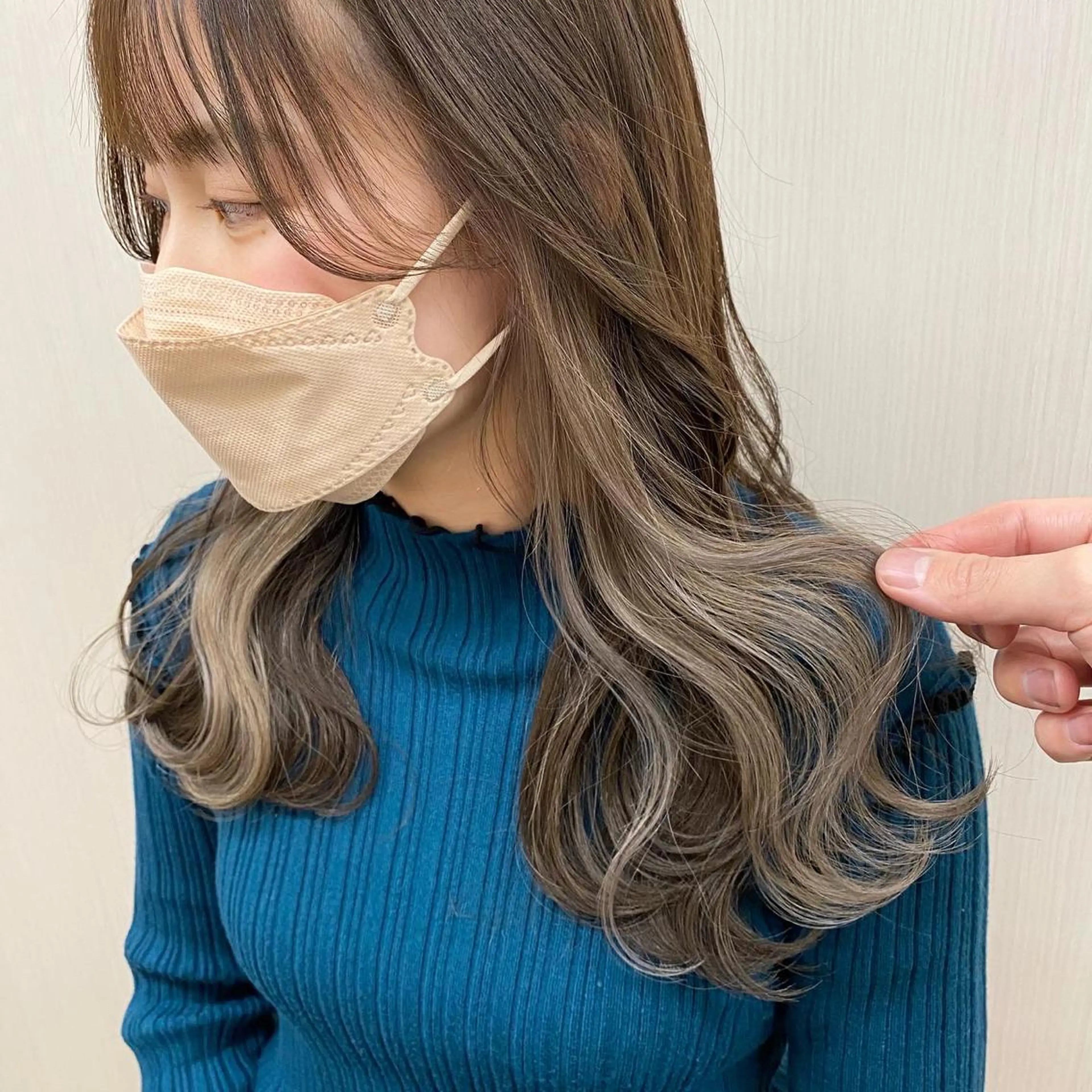 セミロング カラー グレージュ ミルクティーグレージュ しゅうさん🍝 麻田秀太郎のヘアスタイル