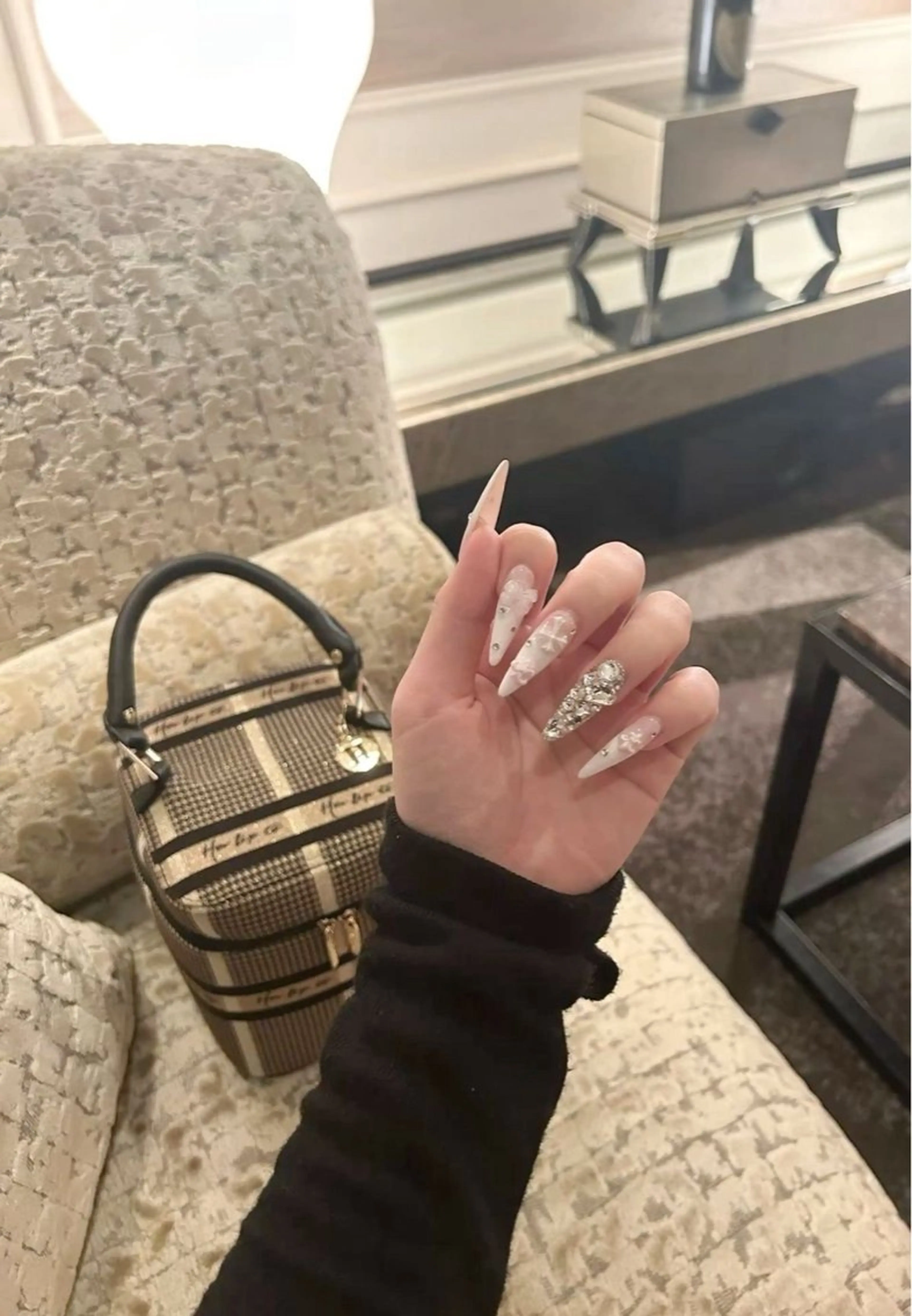 ネイル フレンチネイル キラキラネイル 韓国ネイル シンプルネイル ワンホンネイル ハンドネイル MEI Nailのネイルデザイン