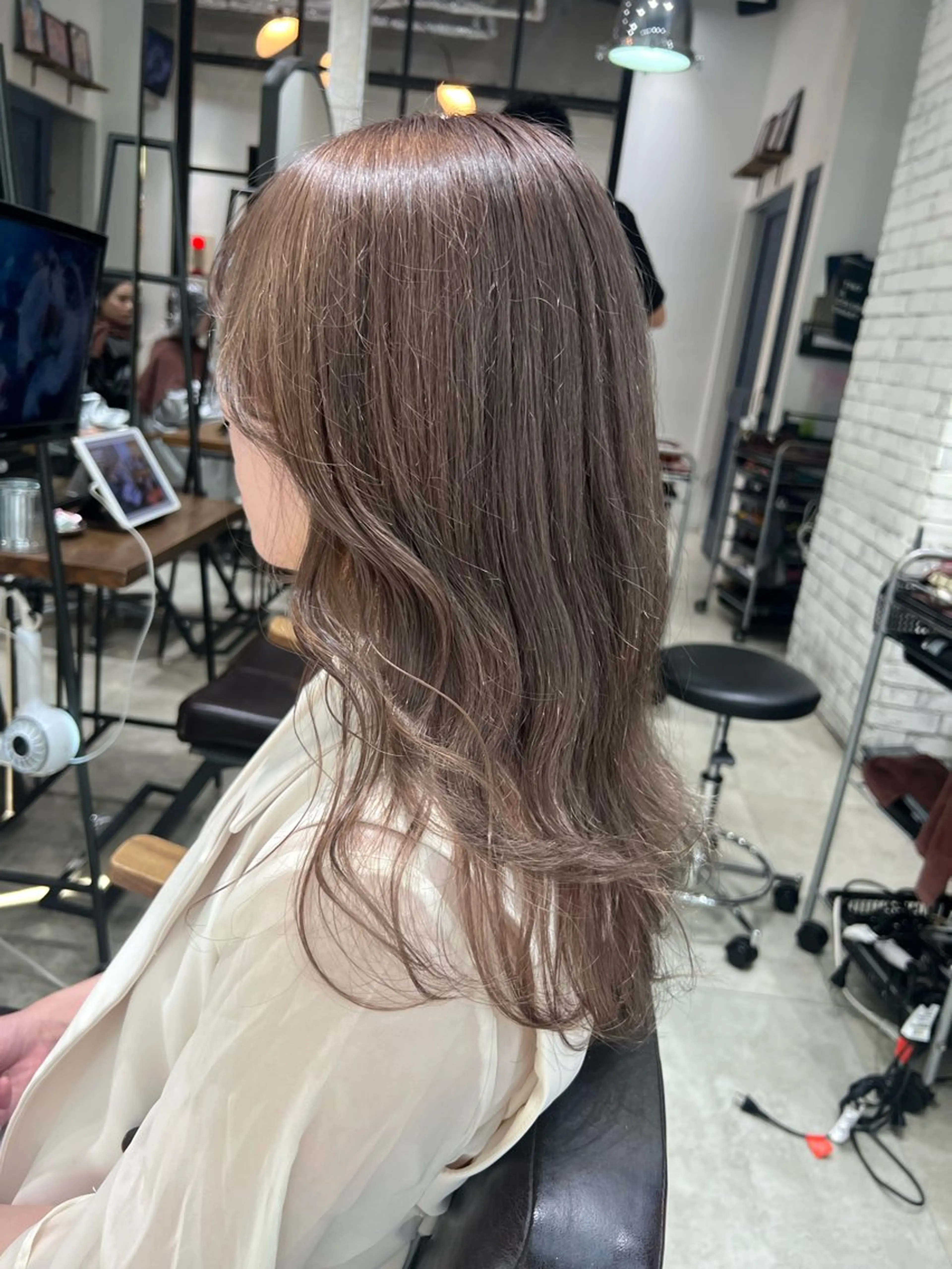 ロング カラー ベージュカラー ブリーチ ミルクティーベージュ カット ヘアカラー トリートメント 🌿ニュアンス/髪質 改善🌿Fukudaのヘアスタイル