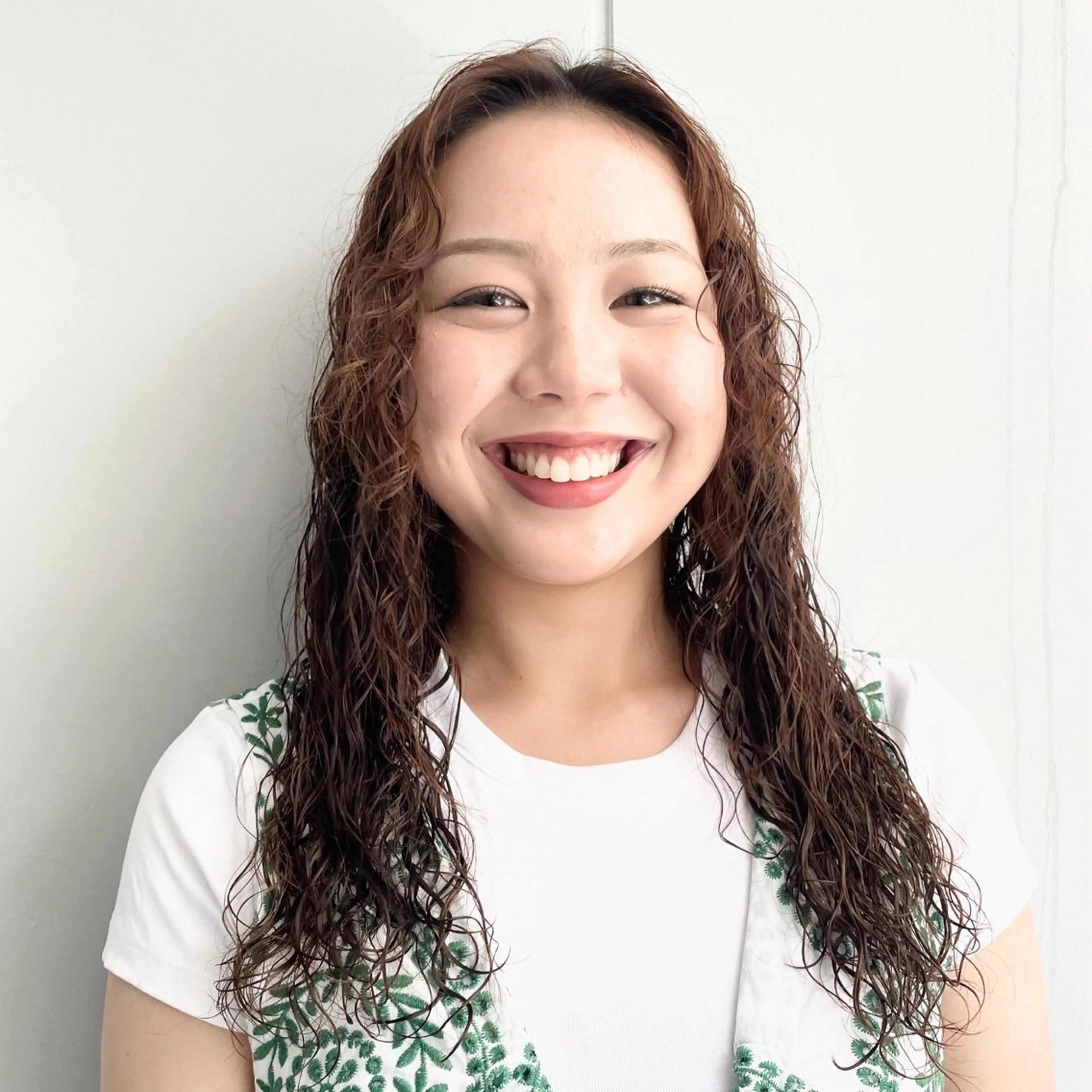 ロング パーマ 金本麗美　ボブパーマ グレージュ/オリーブのヘアスタイル