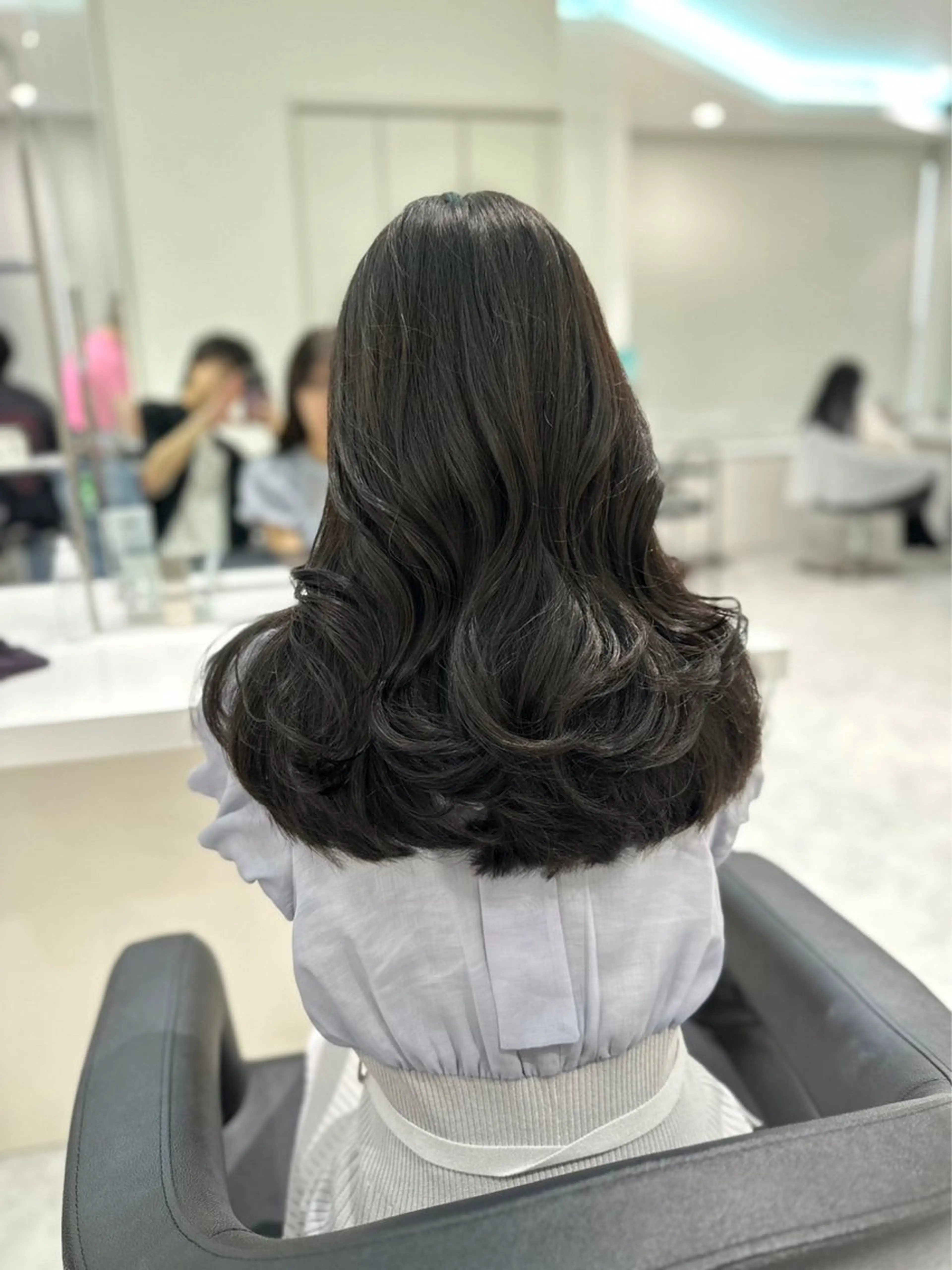 ロング カラー グレージュ 垢抜けハイトーン☀／ 笑顔の美容師／しゅんのヘアスタイル