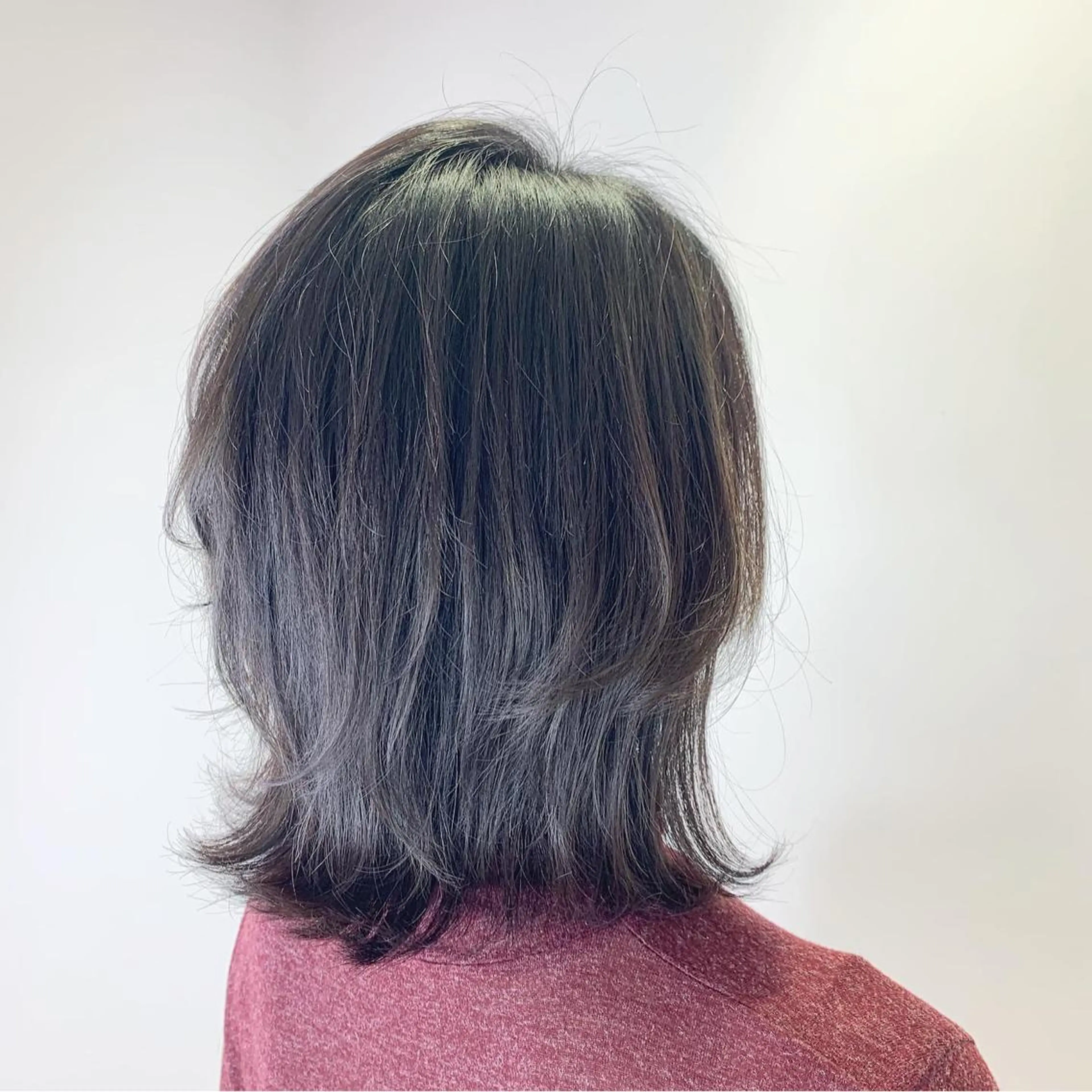 セミロング カラー グレージュ ハイライトカラー ミント ハイライト レイヤーカット SALOWIN神戸三宮店所属・【美髪を叶える】中谷 彰宏(アキ)のヘアスタイル