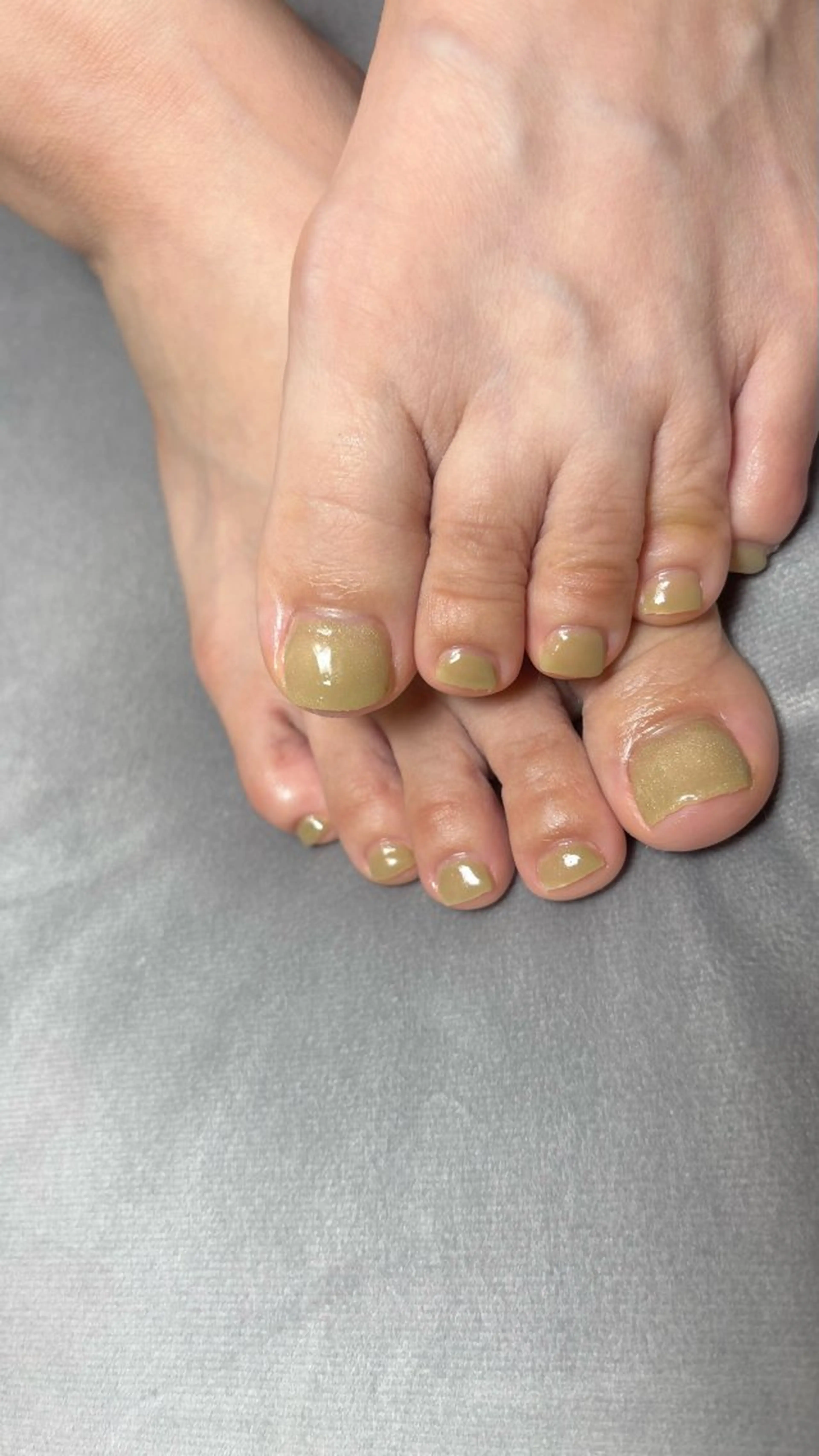 足元キラキラさせたい！マグネットワンカラーフットネイルの写真