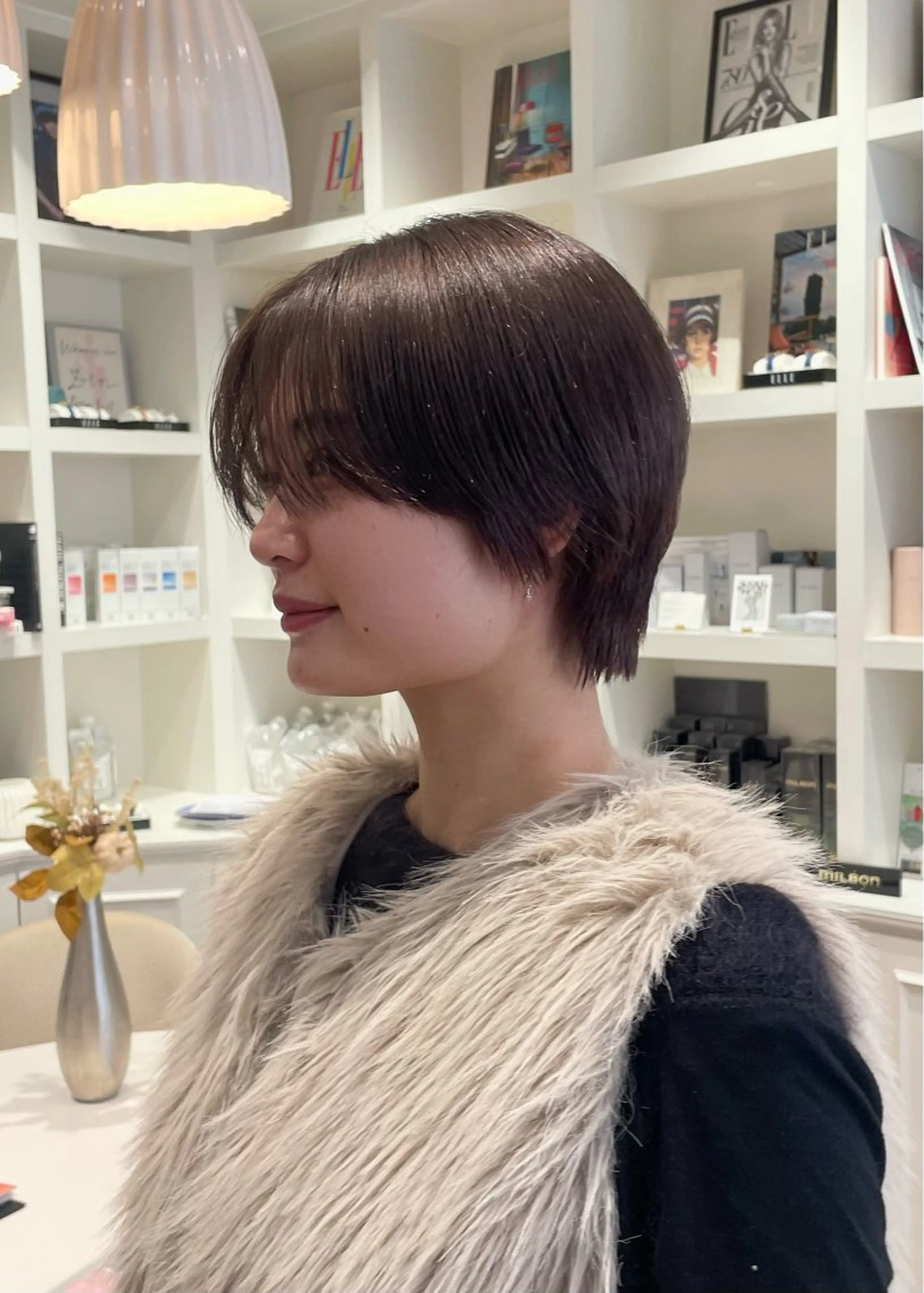 ショート カラー グレージュ カット ヘアカラー ELLE salon サエのヘアスタイル