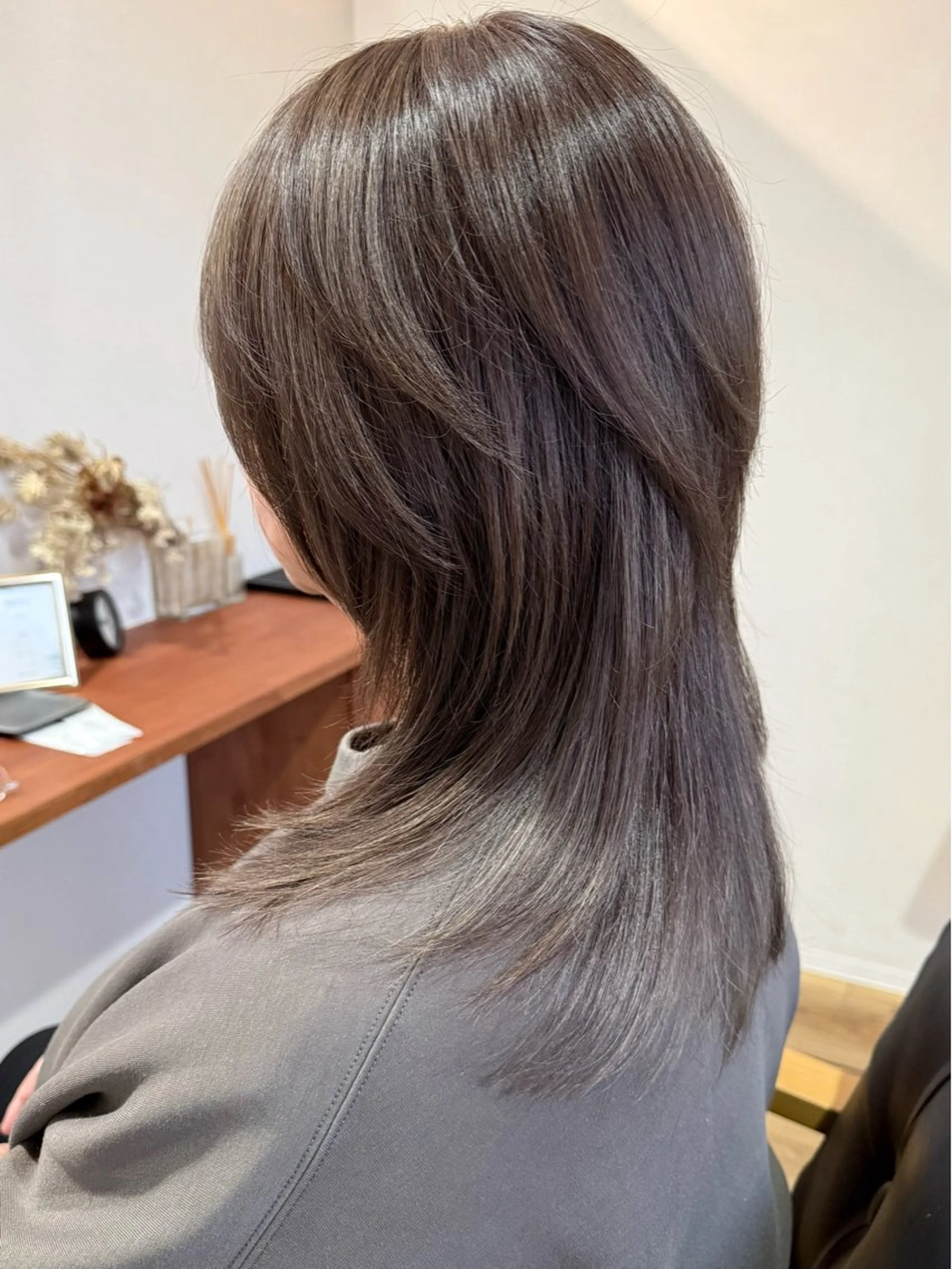 ショート カラー ハイライトカラー ハイライト ウルフカット カット ヘアカラー トリートメント 髪質改善ｶﾗｰ ｹｱﾌﾞﾘｰﾁ/ﾀﾑのヘアスタイル