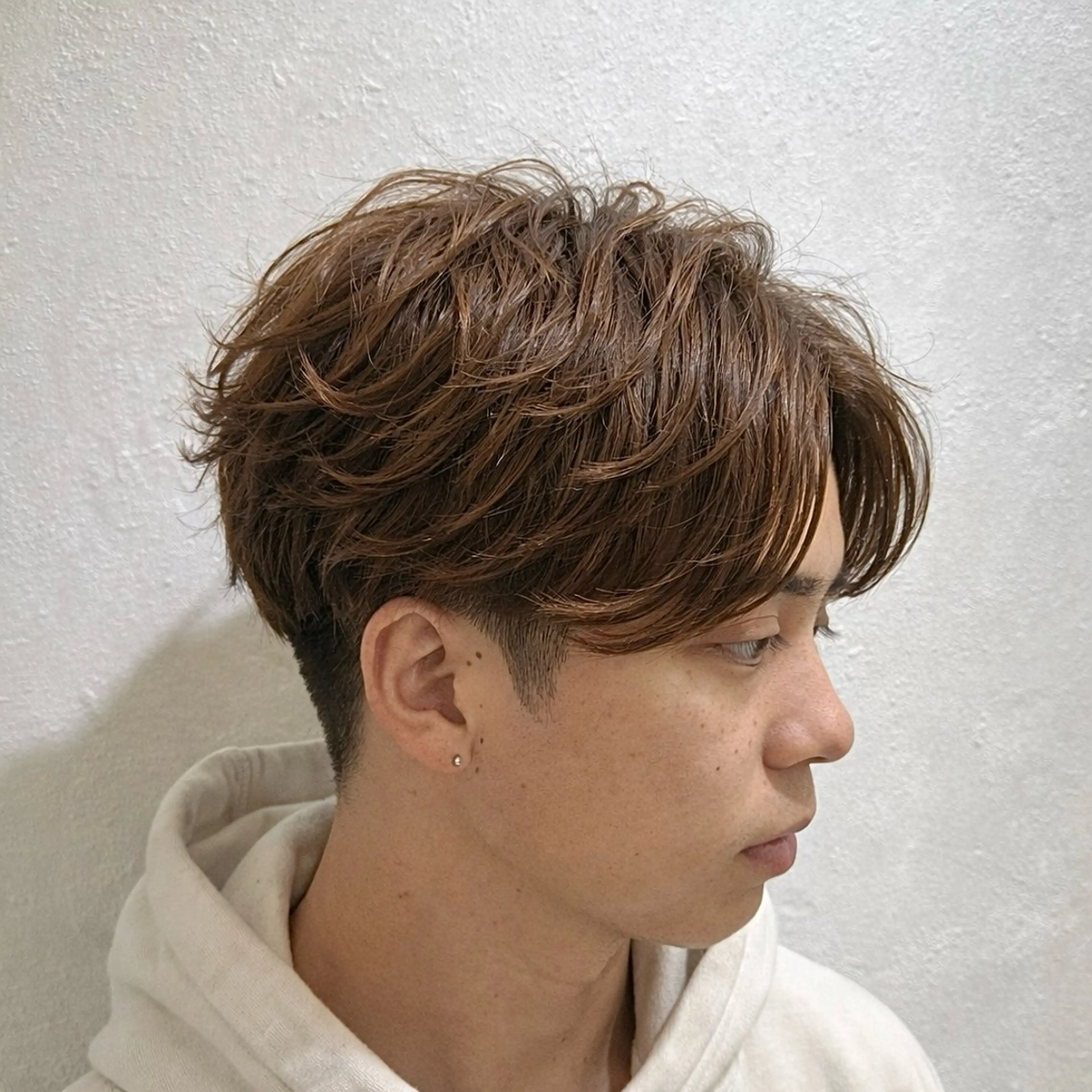 パーマ メンズ フェザーパーマ メンズパーマ カット パーマ ユージ ✂︎ パーマ＆ハイトーンのヘアスタイル