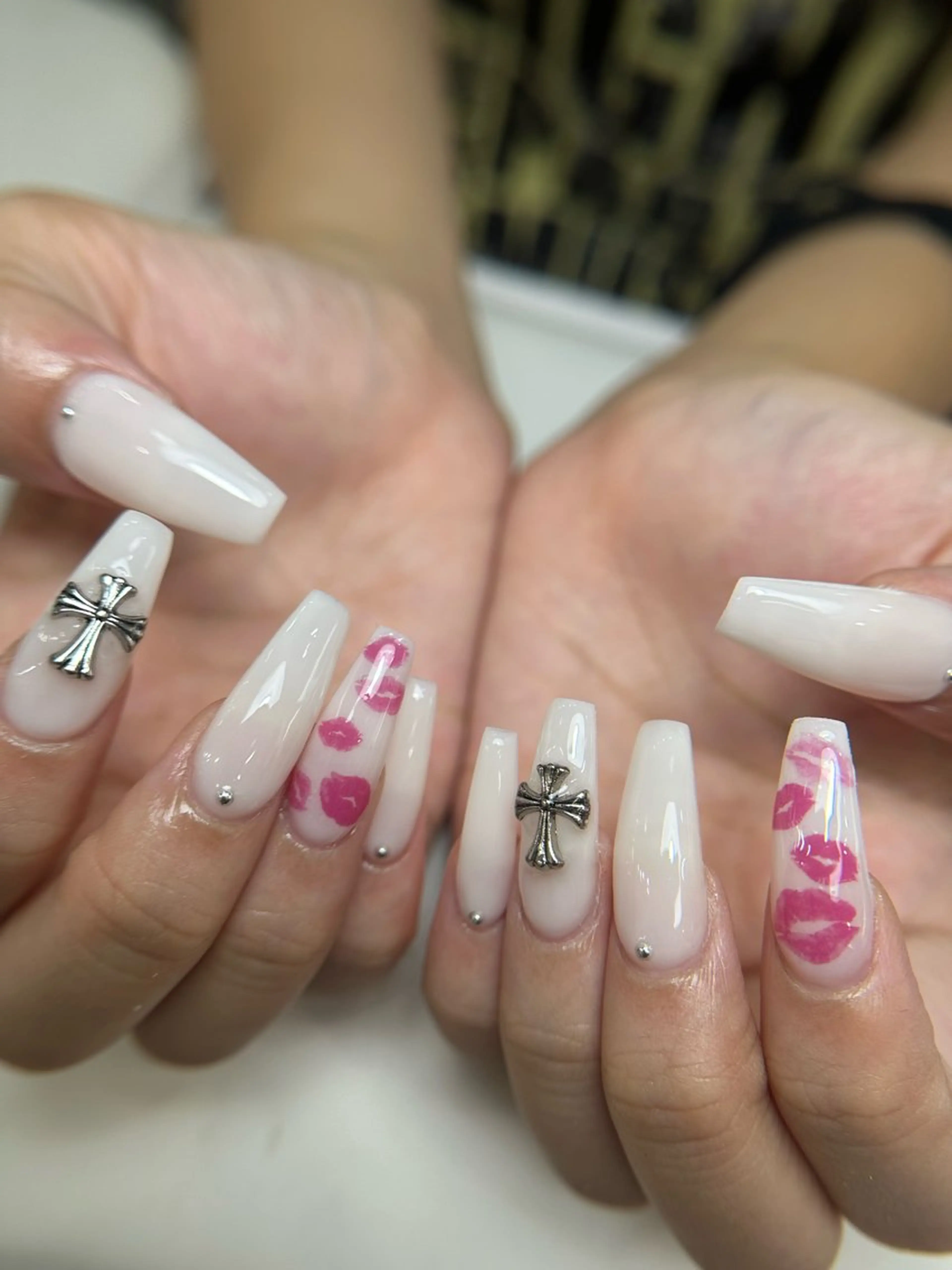 ネイル フレンチネイル グラデーション 韓国ネイル マグネットネイル シンプルネイル ハンドネイル CoMo Nail Studio所属・CoMo Nailのネイルデザイン