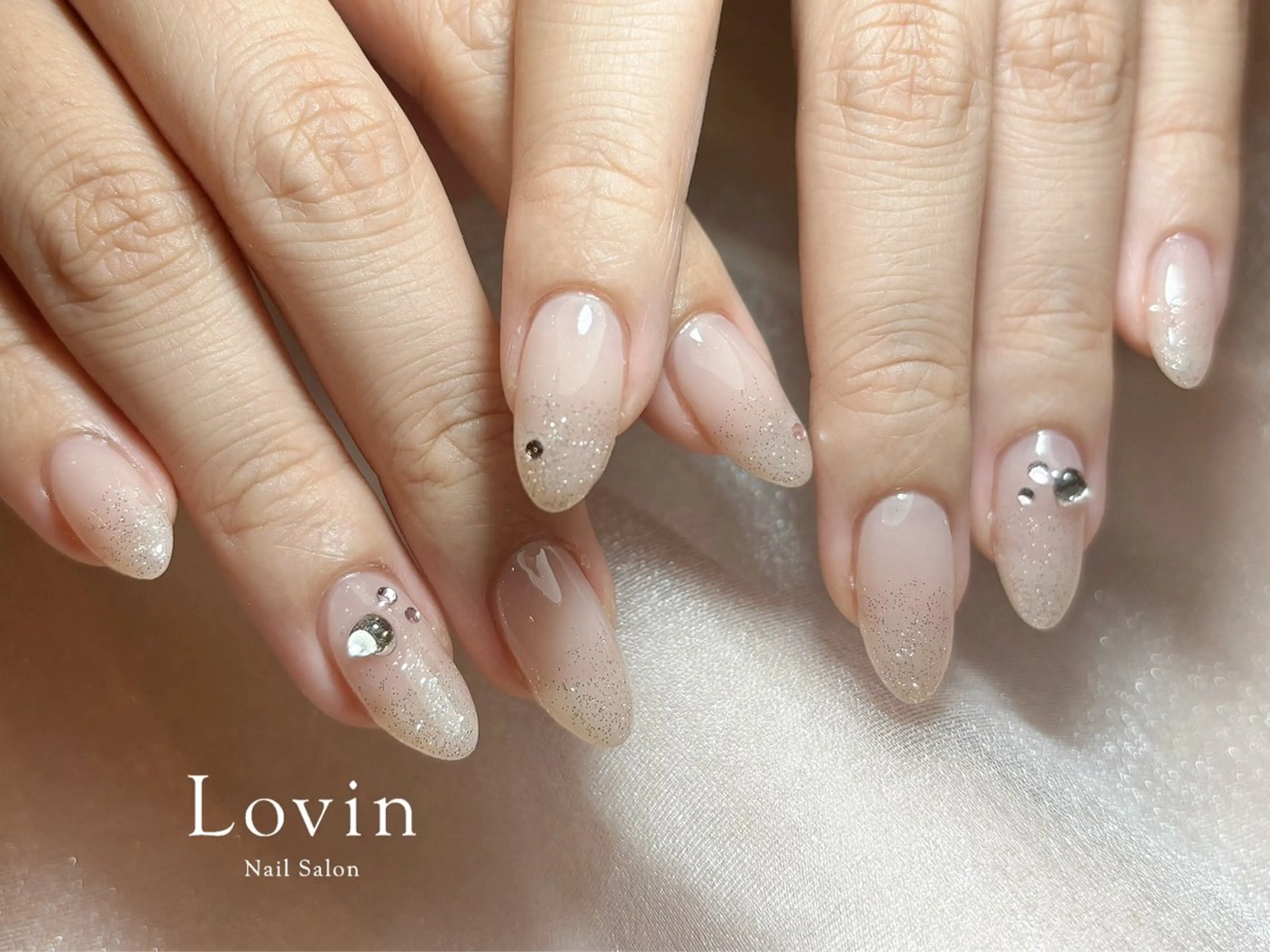ネイル フラッシュネイル ジェルネイル グラデーション キラキラネイル ラメ(グリッター) パラジェル認定サロン　ネイルケア&スパ　Lovin【ラヴィン】所属・田中 凜歌のネイルデザイン