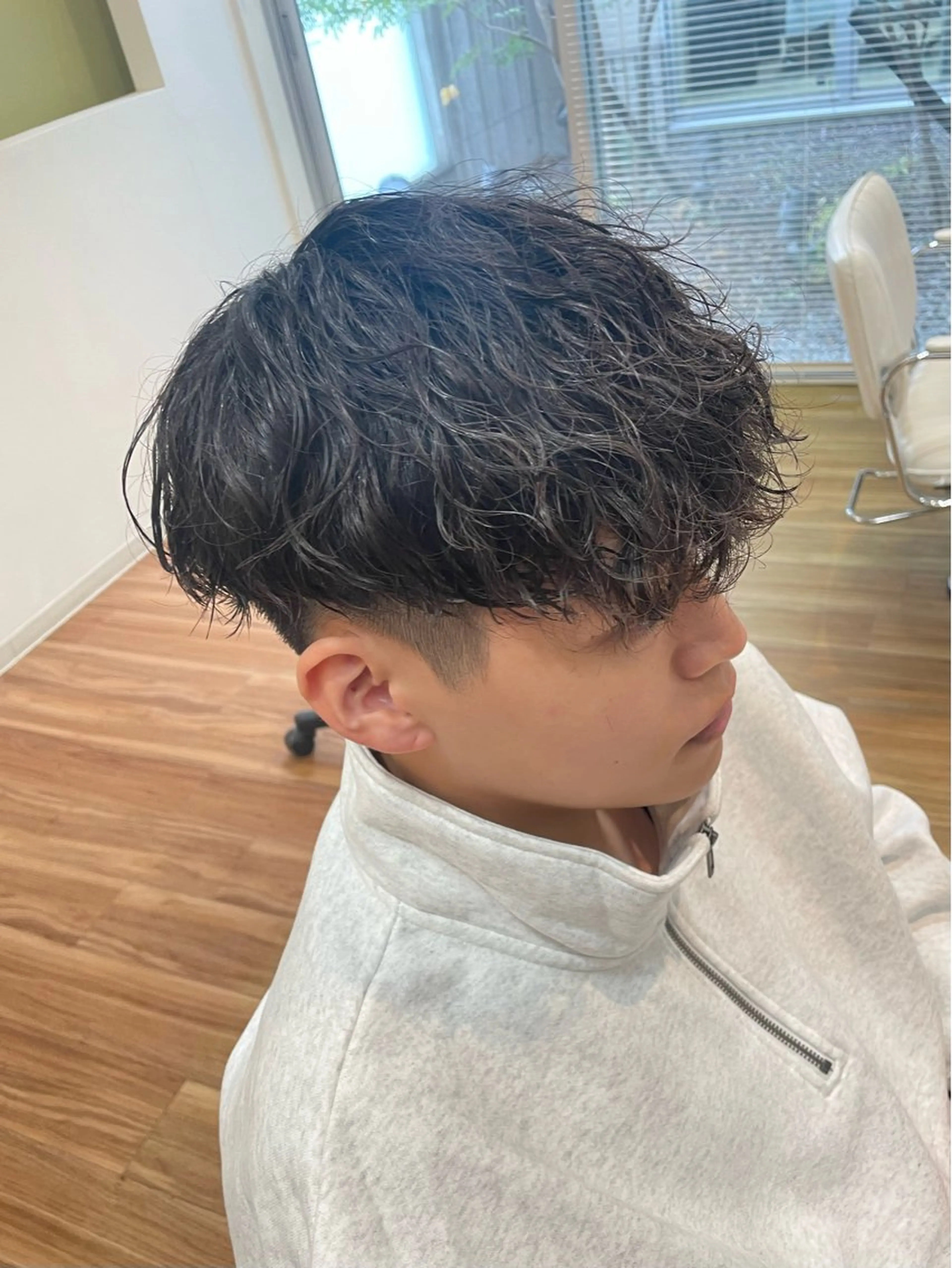 パーマ メンズ スペインカール 波巻きパーマ 小島 海斗のヘアスタイル