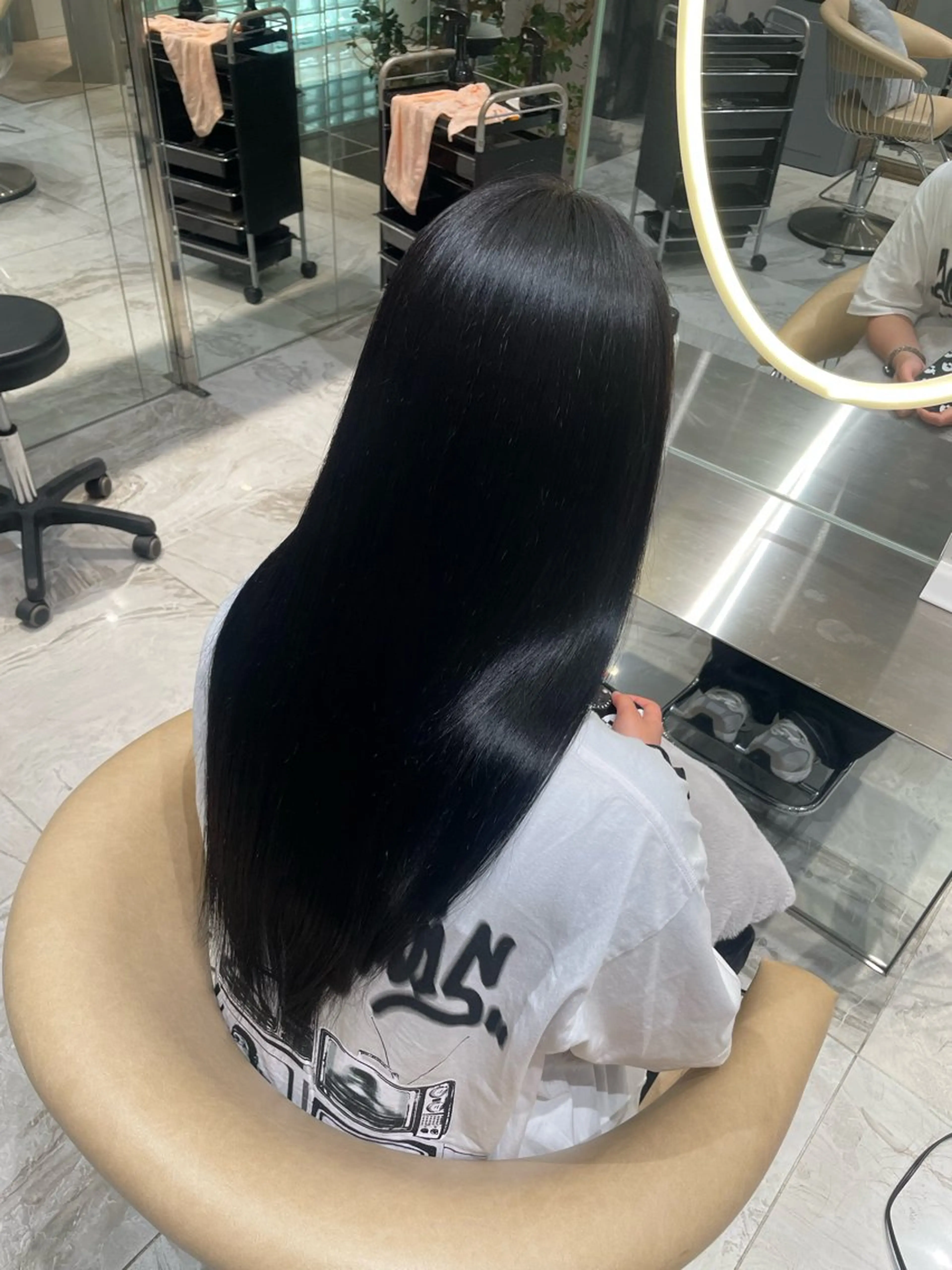 ロング Lond jeloud （ロンドジュルード）所属・にちか/暖色カラー /透明感カラーのヘアスタイル