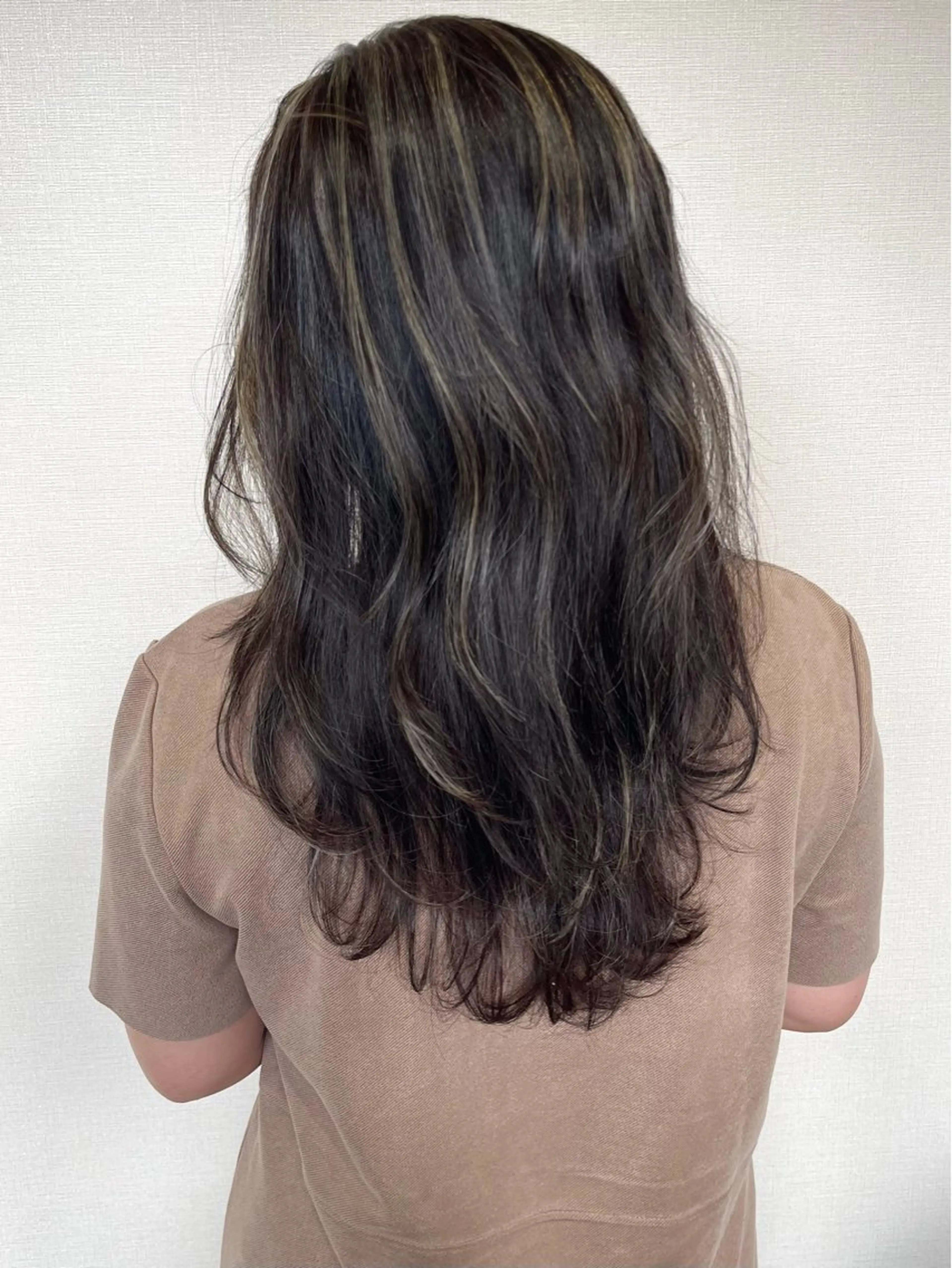 ロング カラー ハイライトカラー ハイライト 髪質改善ｶﾗｰ ｹｱﾌﾞﾘｰﾁ/ﾀﾑのヘアスタイル