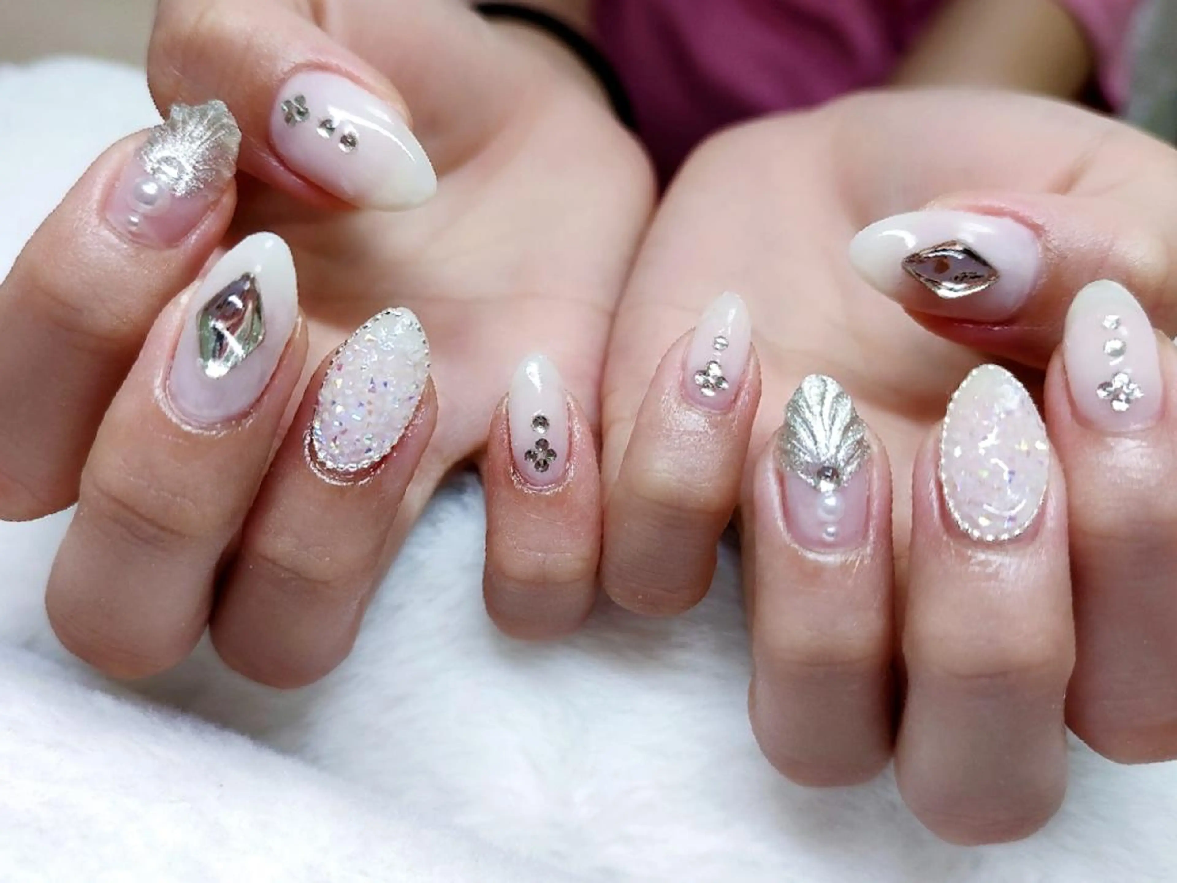 ネイル ハンドネイル RUNWAY 　　の眉毛・アイブロウイメージ