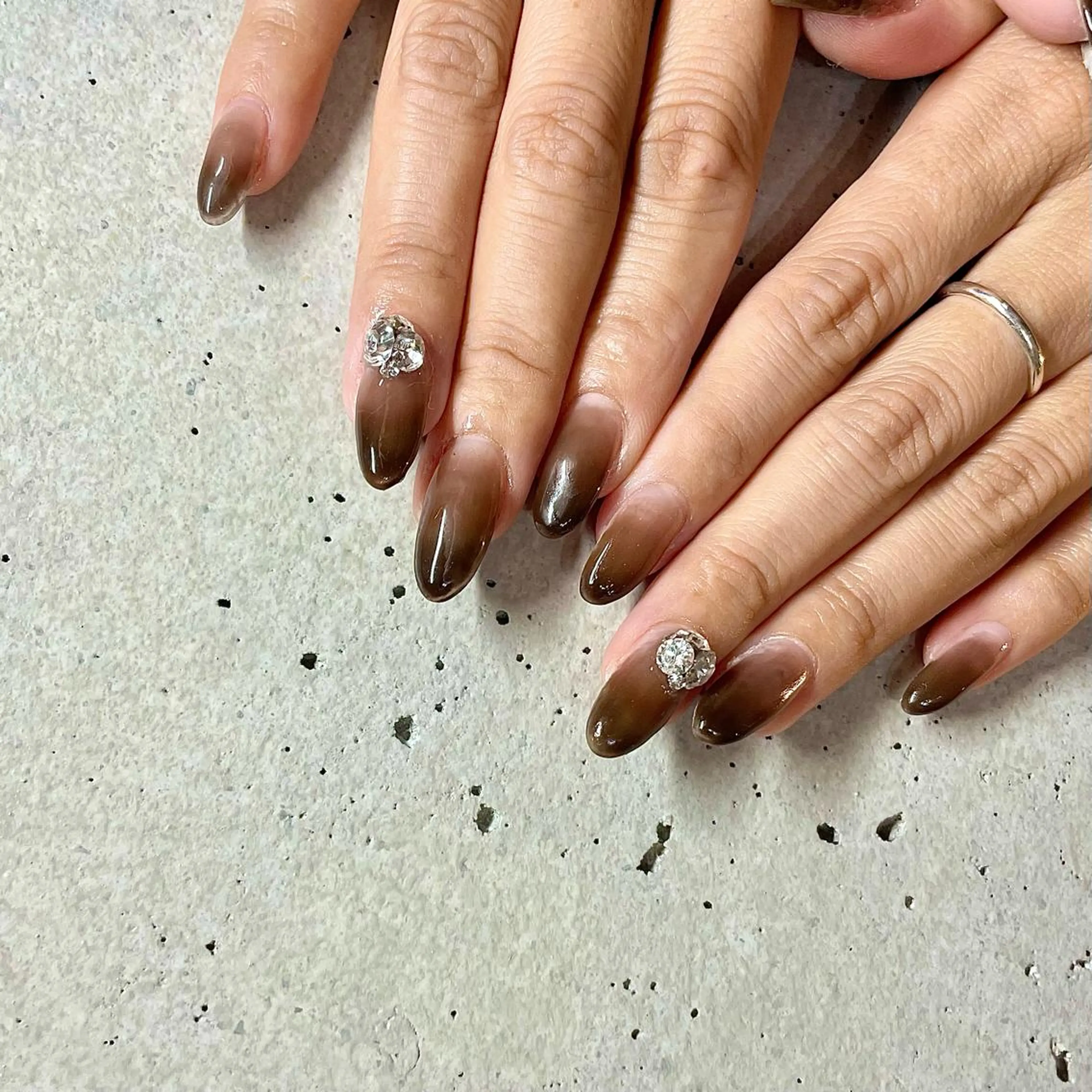 ロング カラー パーマ ヘアアレンジ メンズ キッズ ネイル マツエク・マツパ アイブロウ ブラウンカラー カラーマツエク ブラウン nail&eye Aoのマツエク・マツパデザイン