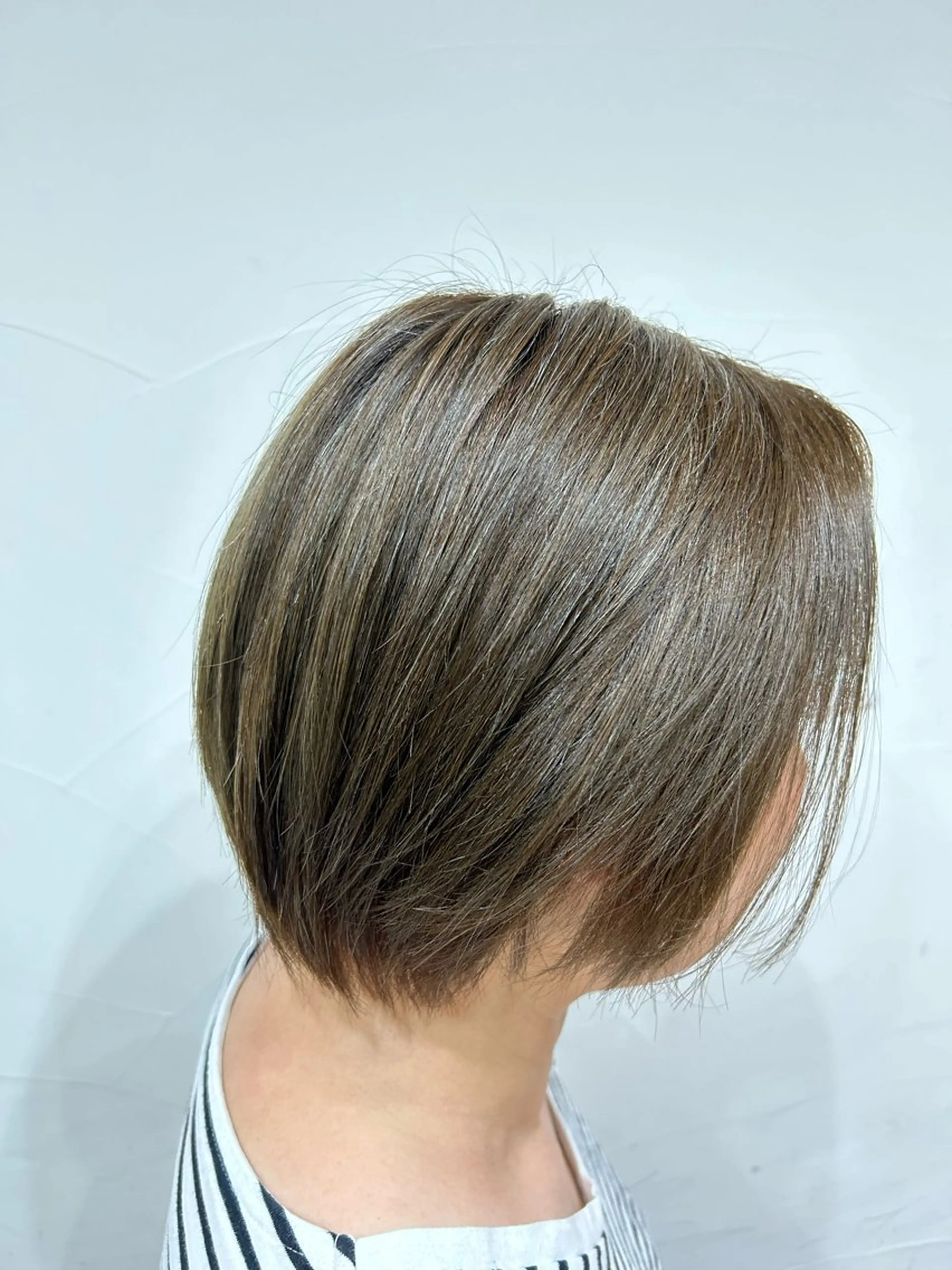 ショート カラー ベージュカラー ブリーチ ブリーチなしカラー オリーブベージュ 美容室　Luccica HAWAII所属・村田 翔のヘアスタイル