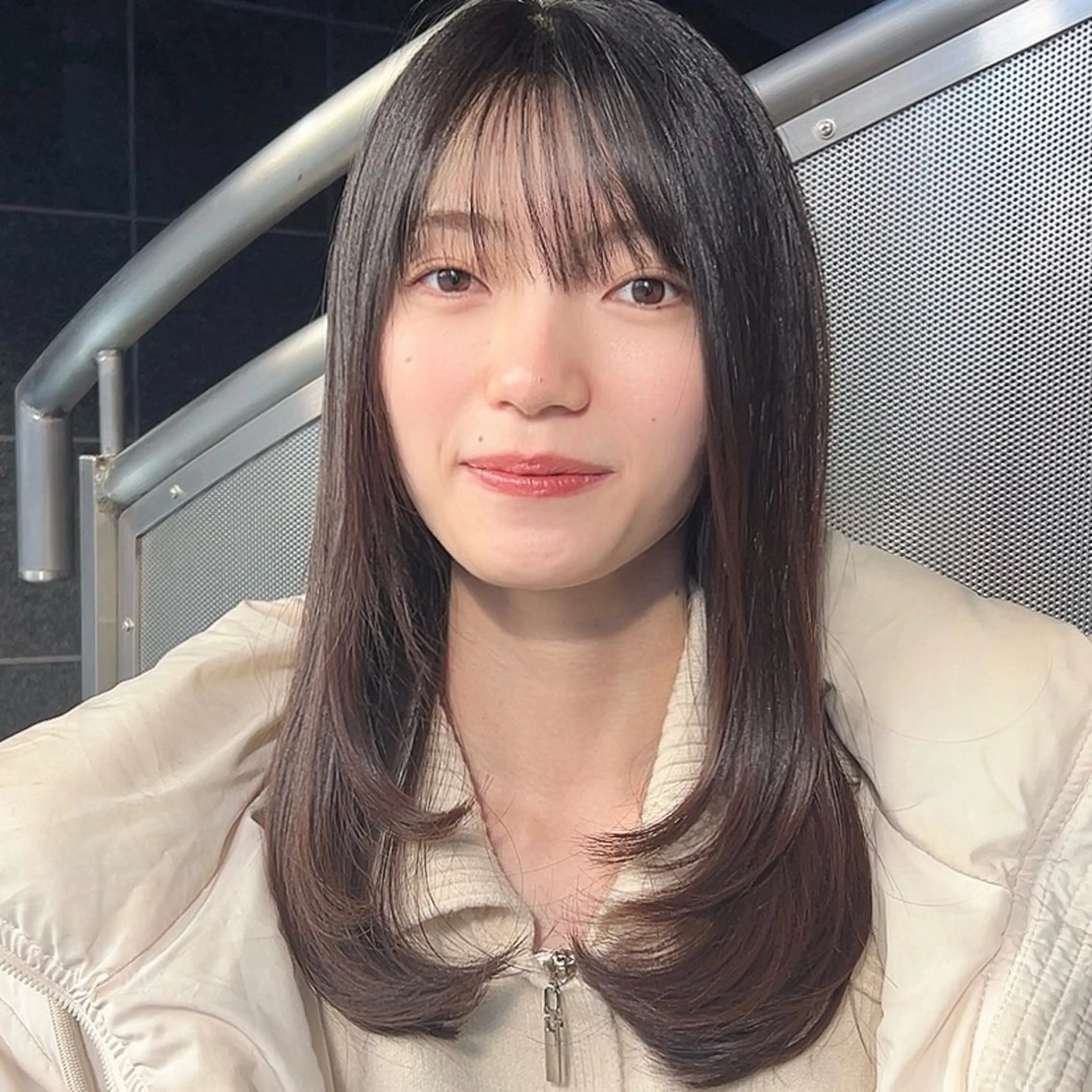 ミディアム レイヤーカット カット ヘアカラー calna 古賀 菜摘のヘアスタイル