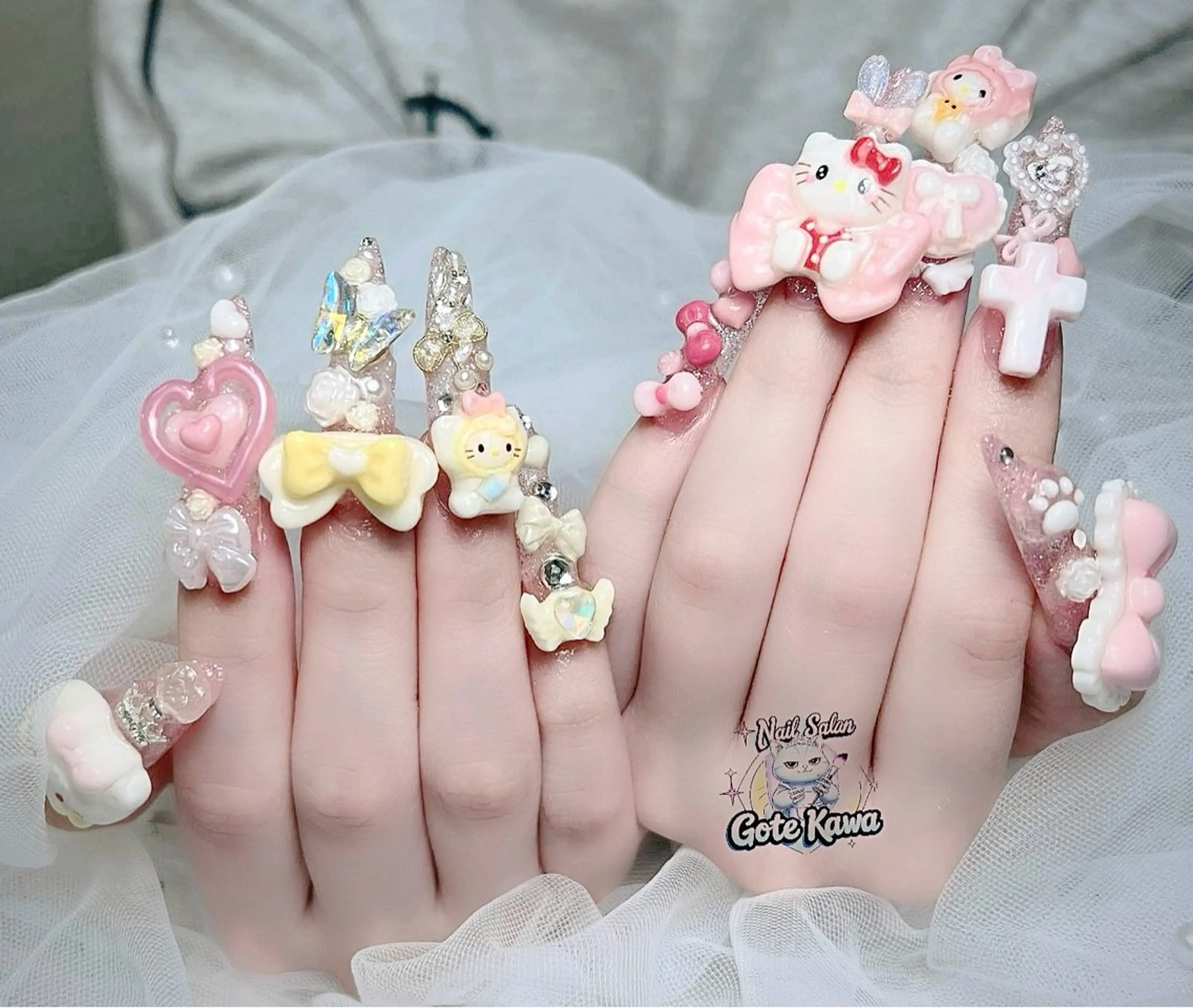 ネイル キラキラネイル 韓国ネイル スカルプネイル ハンドネイル ハンドケア GOTE KAWA Nail Salon(ゴテかわ)所属・Gote Kawa nail salonのネイルデザイン