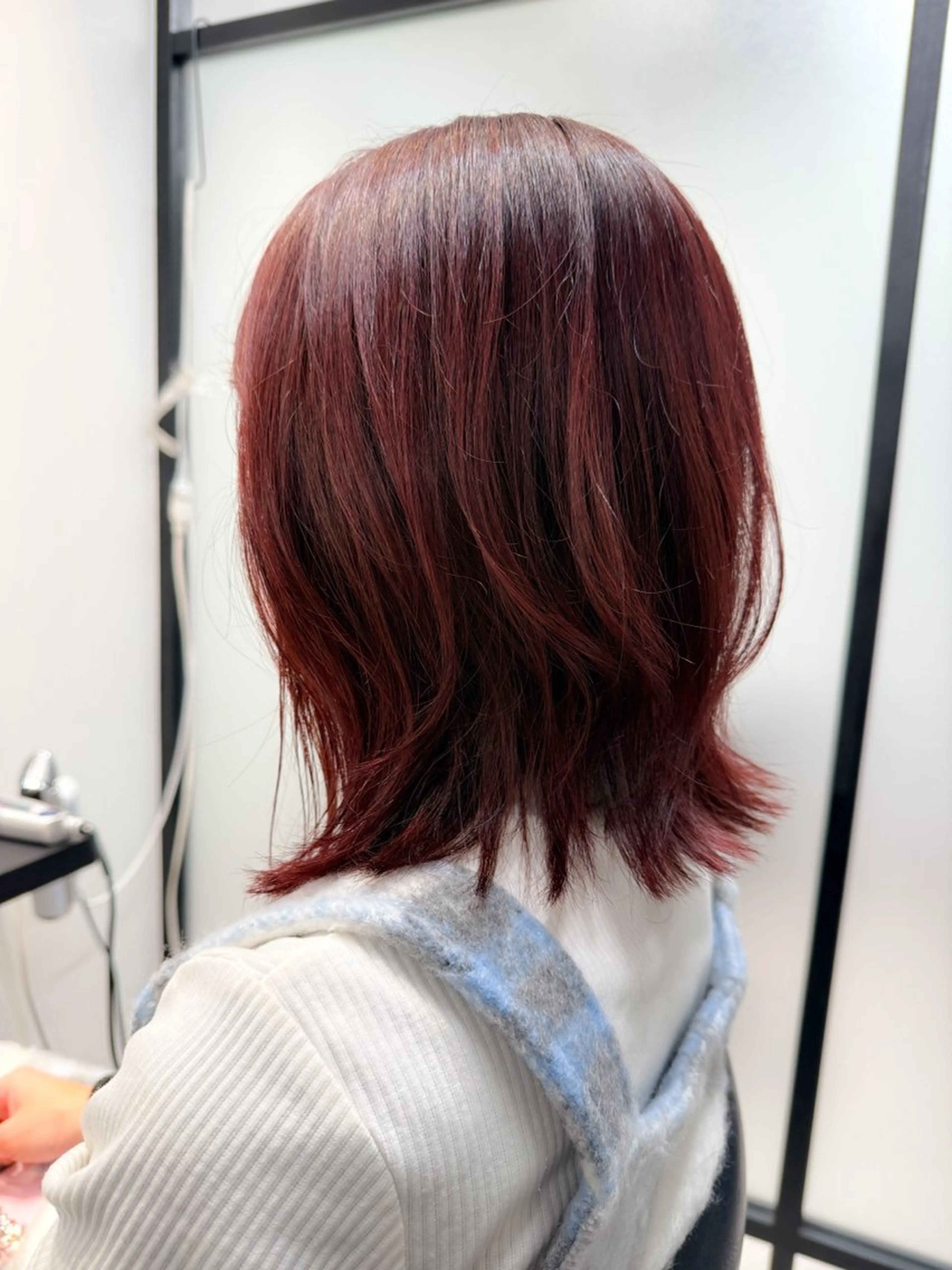 ミディアム 外ハネヘア カット ヘアカラー トリートメント nui所属・ﾚｲﾔｰ.ﾍｱｾｯﾄ 🤍宮本しおりのヘアスタイル