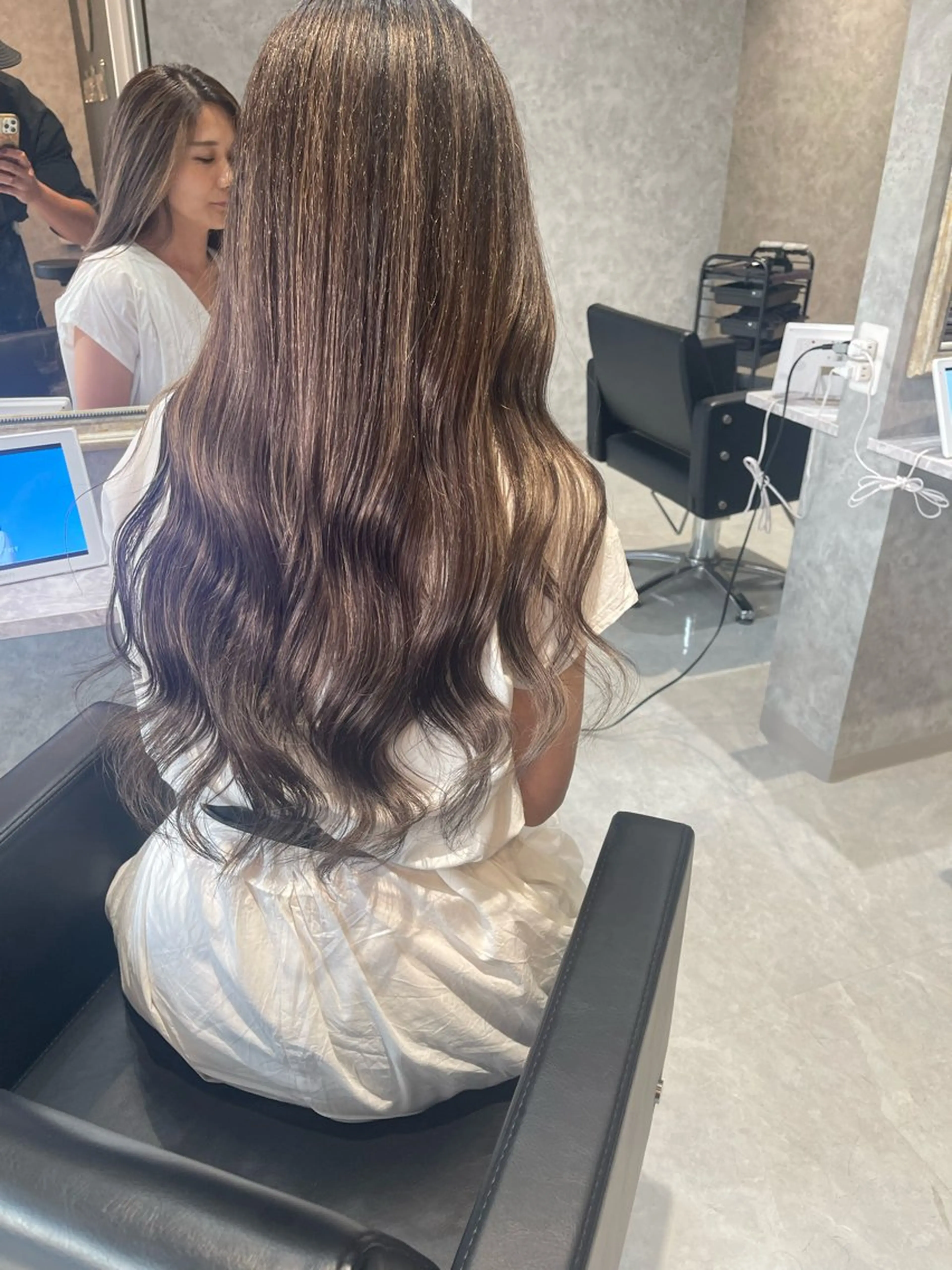 ロング ヘアカラー ハイトーン ／ レイヤー/吉田陸斗のヘアスタイル