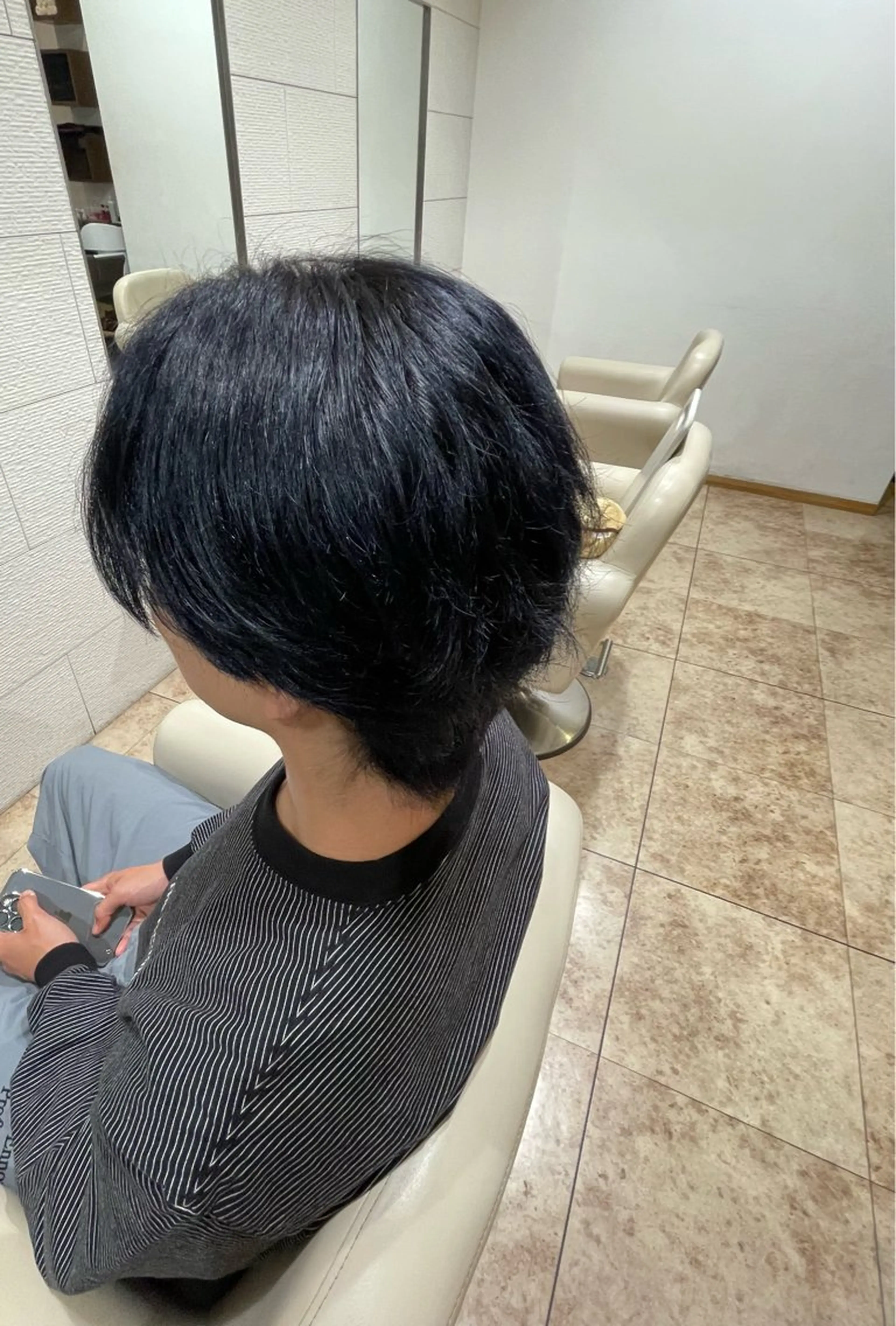 カラー 黒髪 ブリーチ ブルーカラー かすみ  ︎︎のヘアスタイル